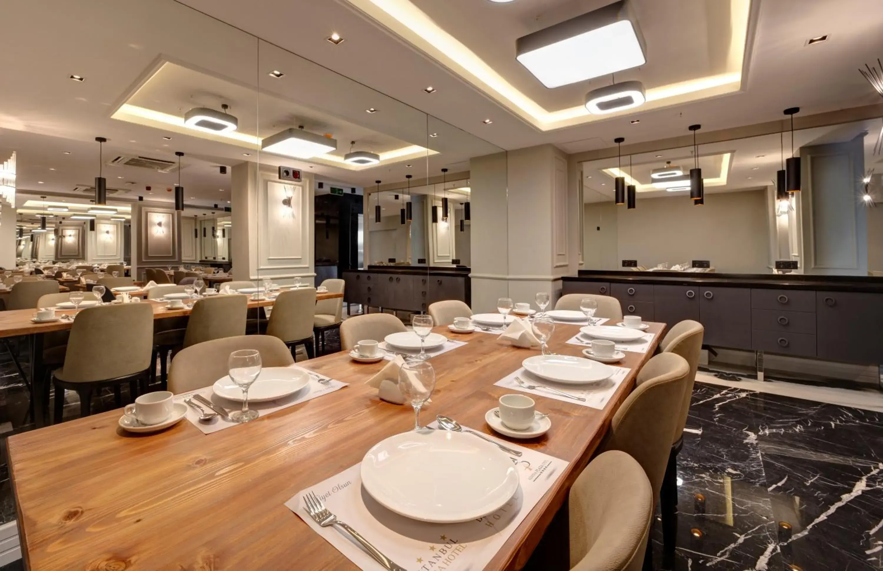 Restaurant/places to eat in Dora Pera Hotel Restaurant/places to eat in Dora Pera Hotel