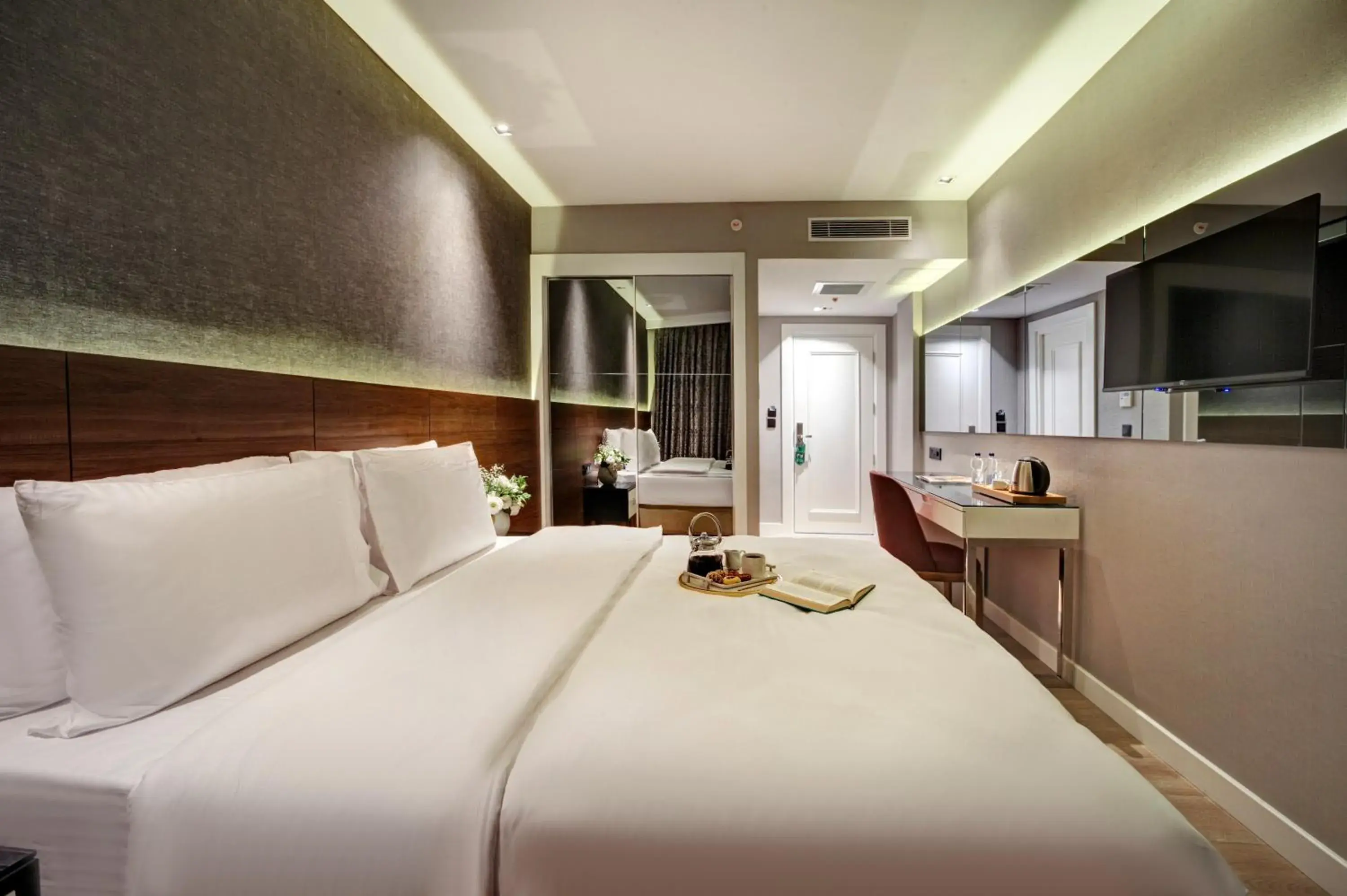 Photo of the whole room, Bed in Dora Pera Hotel Photo of the whole room, Bed in Dora Pera Hotel