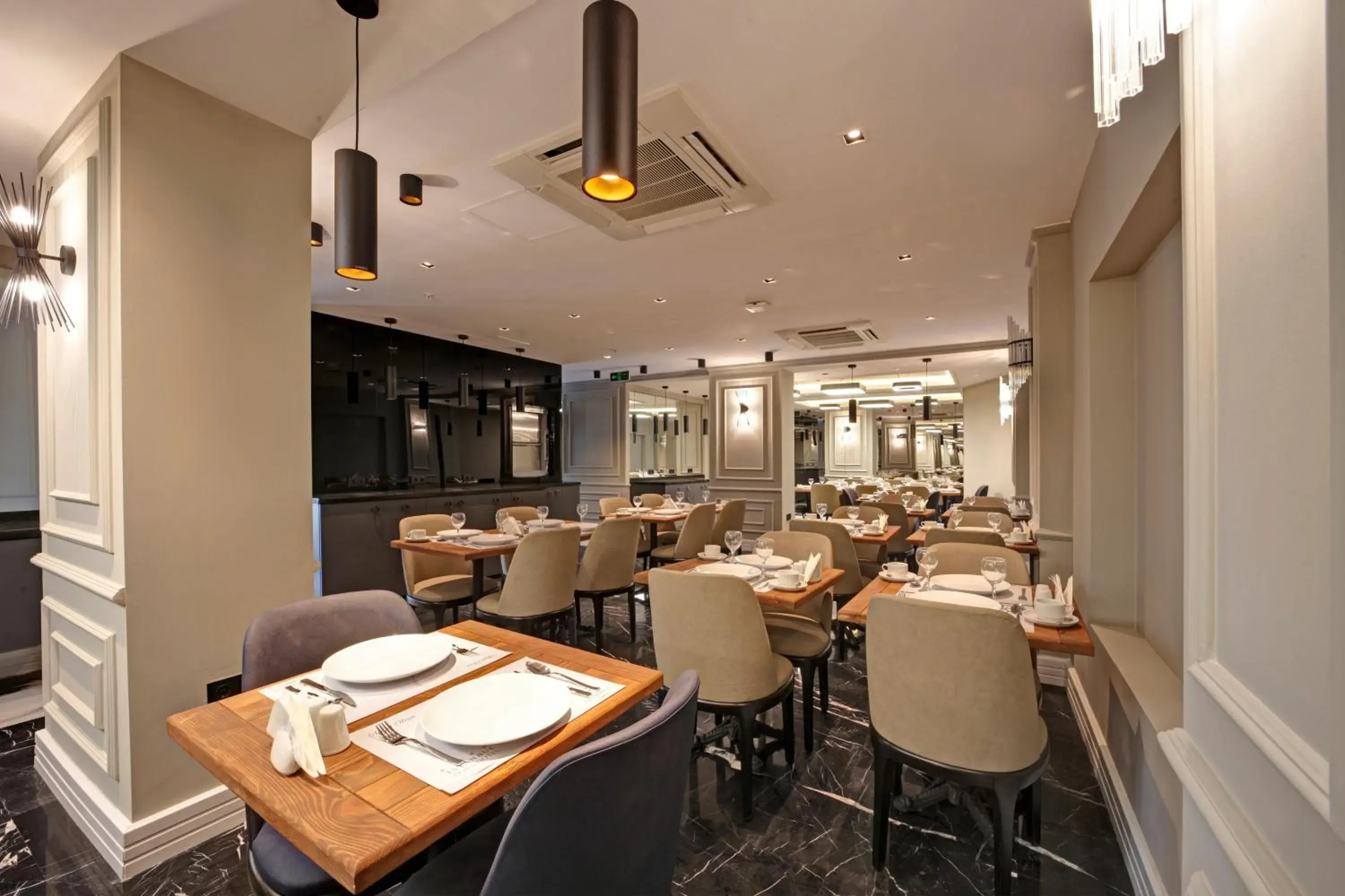 Restaurant/places to eat in Dora Pera Hotel Restaurant/places to eat in Dora Pera Hotel