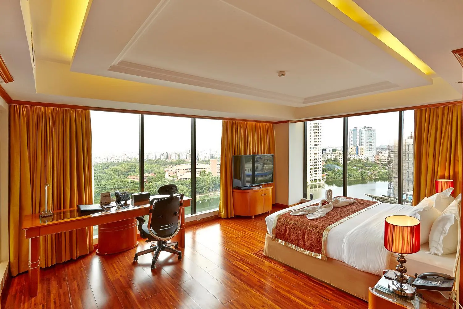 City view, Bed in Six Seasons Hotel