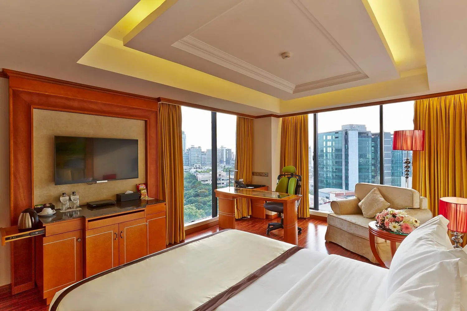 Bedroom, Bed in Six Seasons Hotel