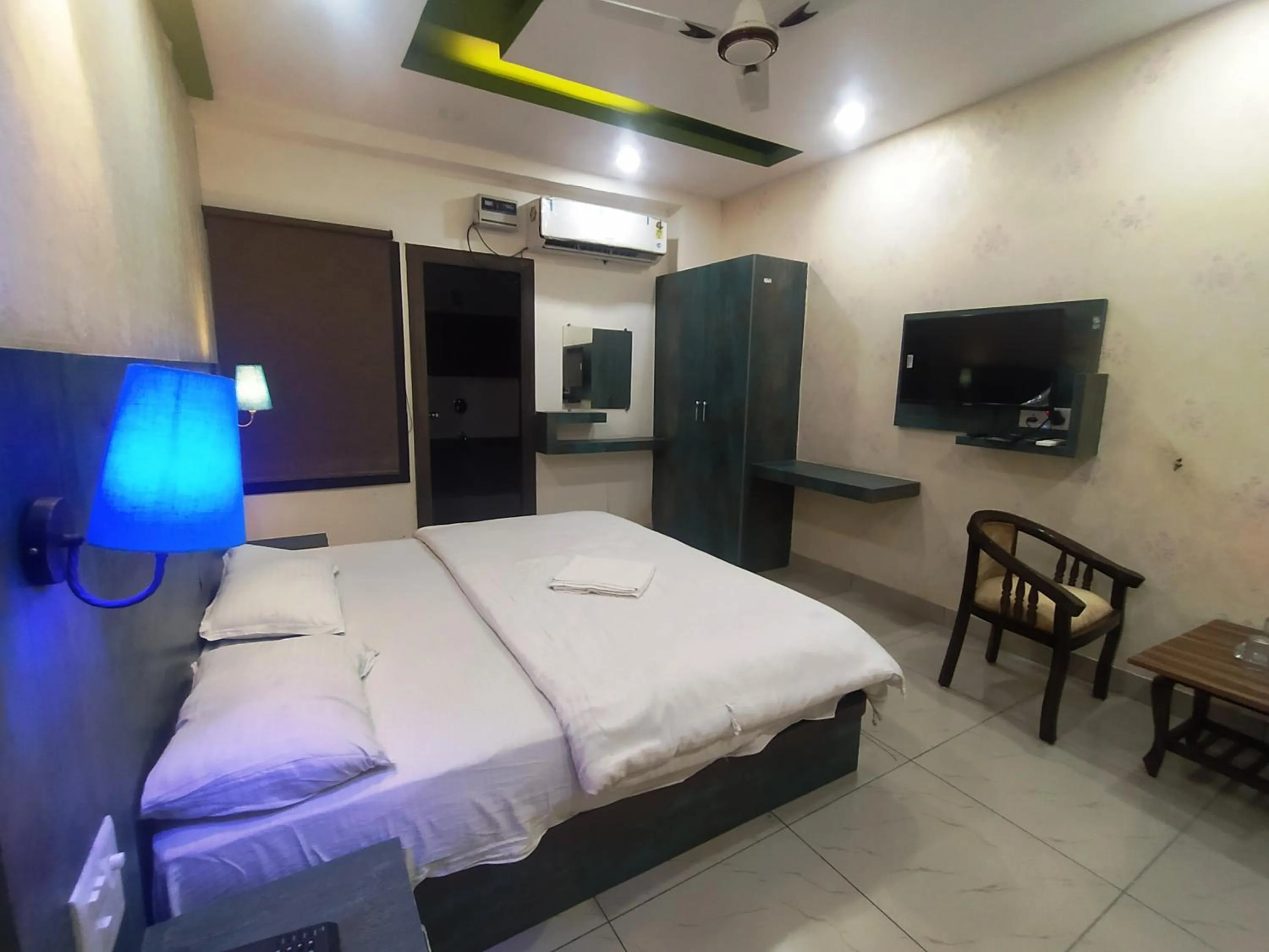 Bedroom, Bed in Hotel Geeta Residency Haridwar