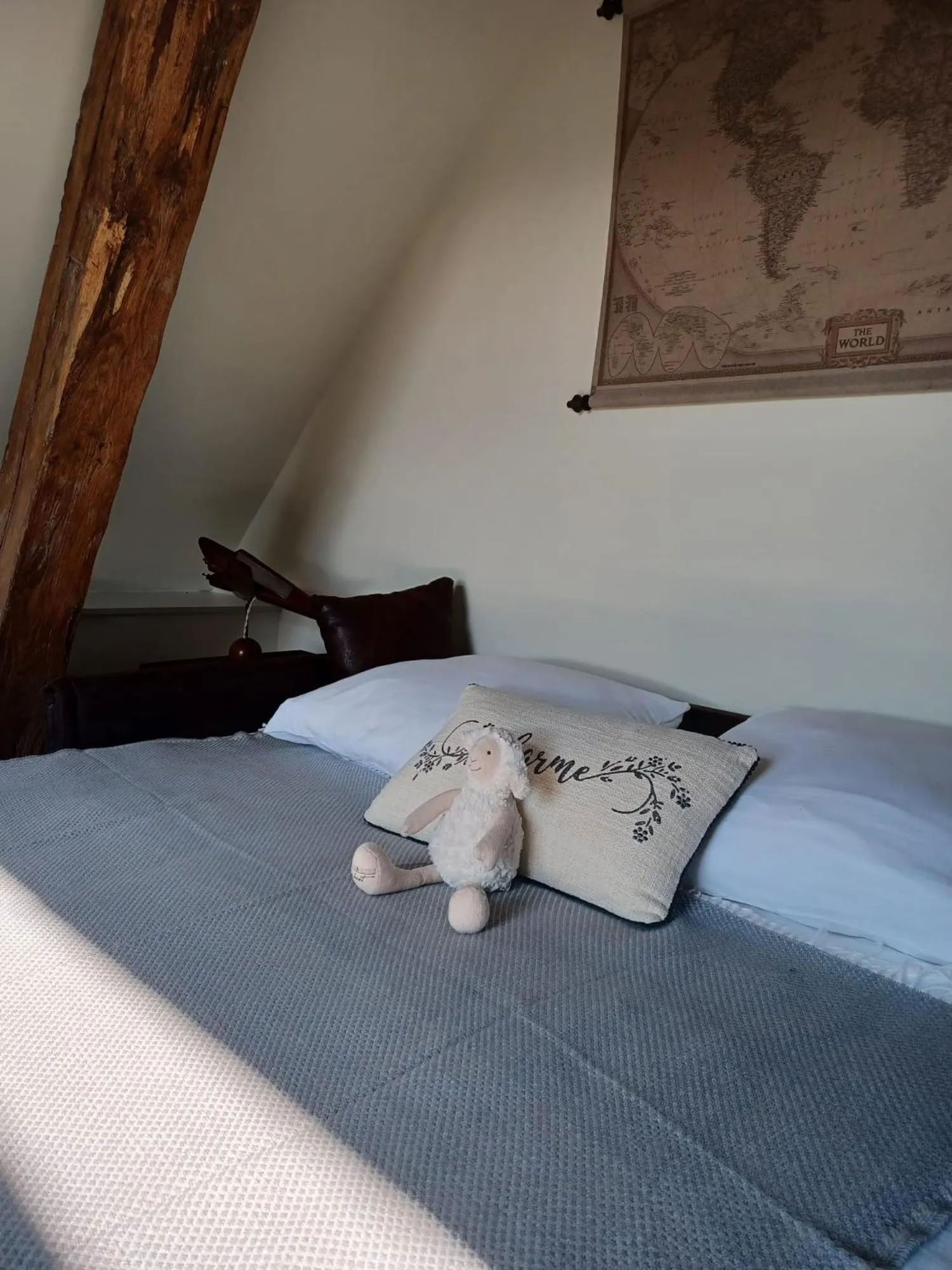 Decorative detail, Bed in Chambre d'hôtes "Au bord de Loire"
