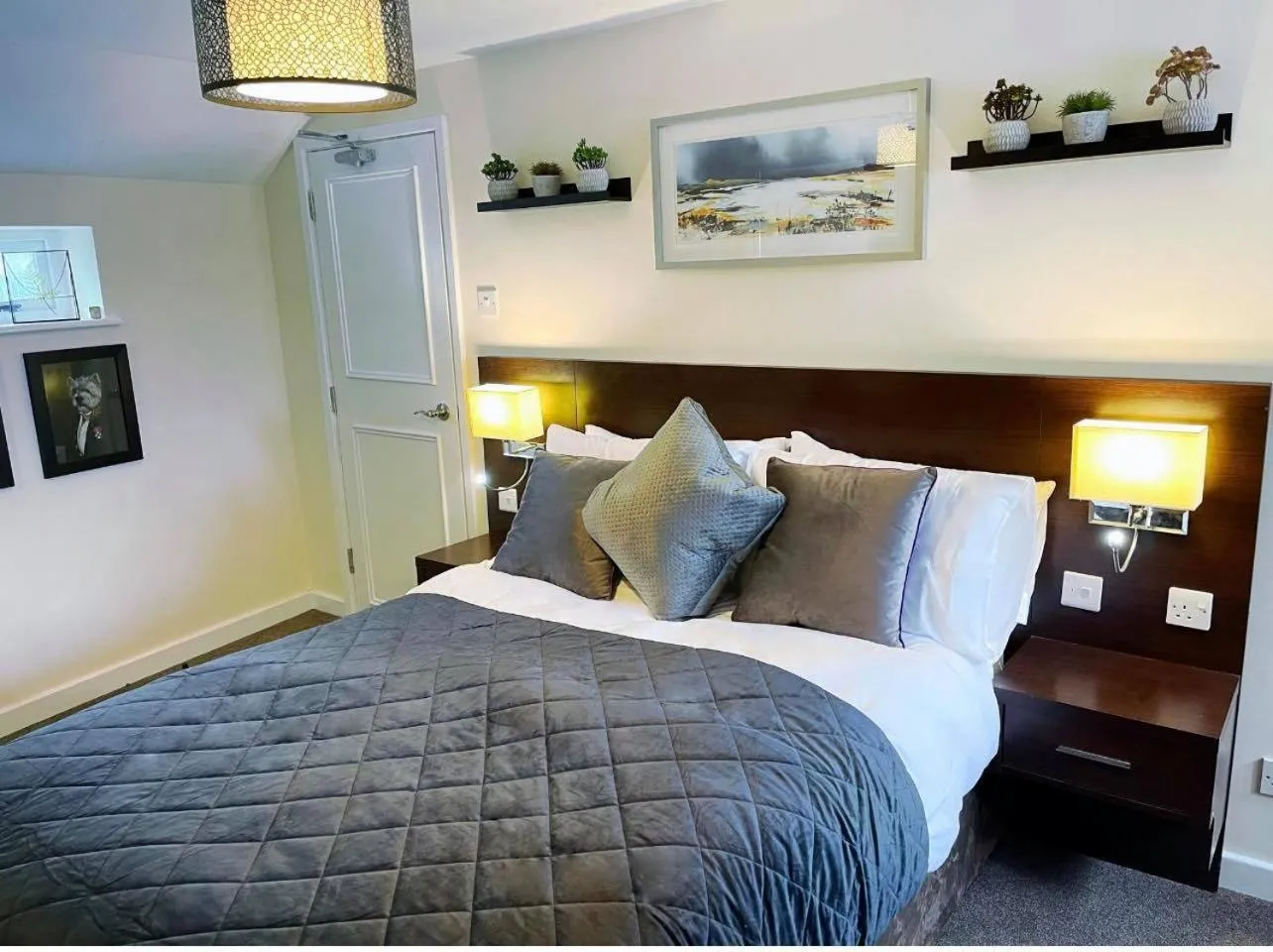 Bedroom, Bed in The High Flyer