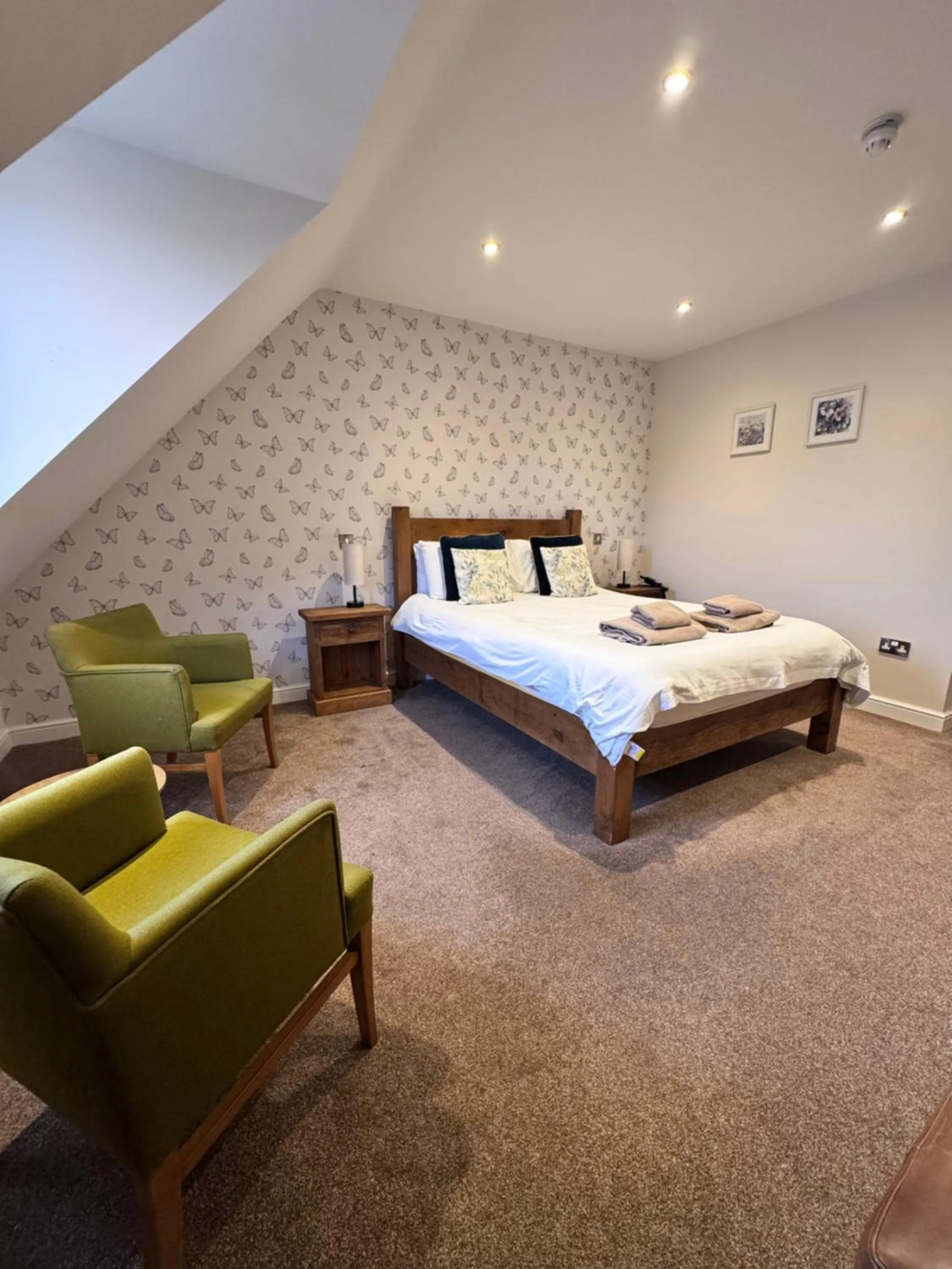 Bedroom, Bed in The White Hart Inn