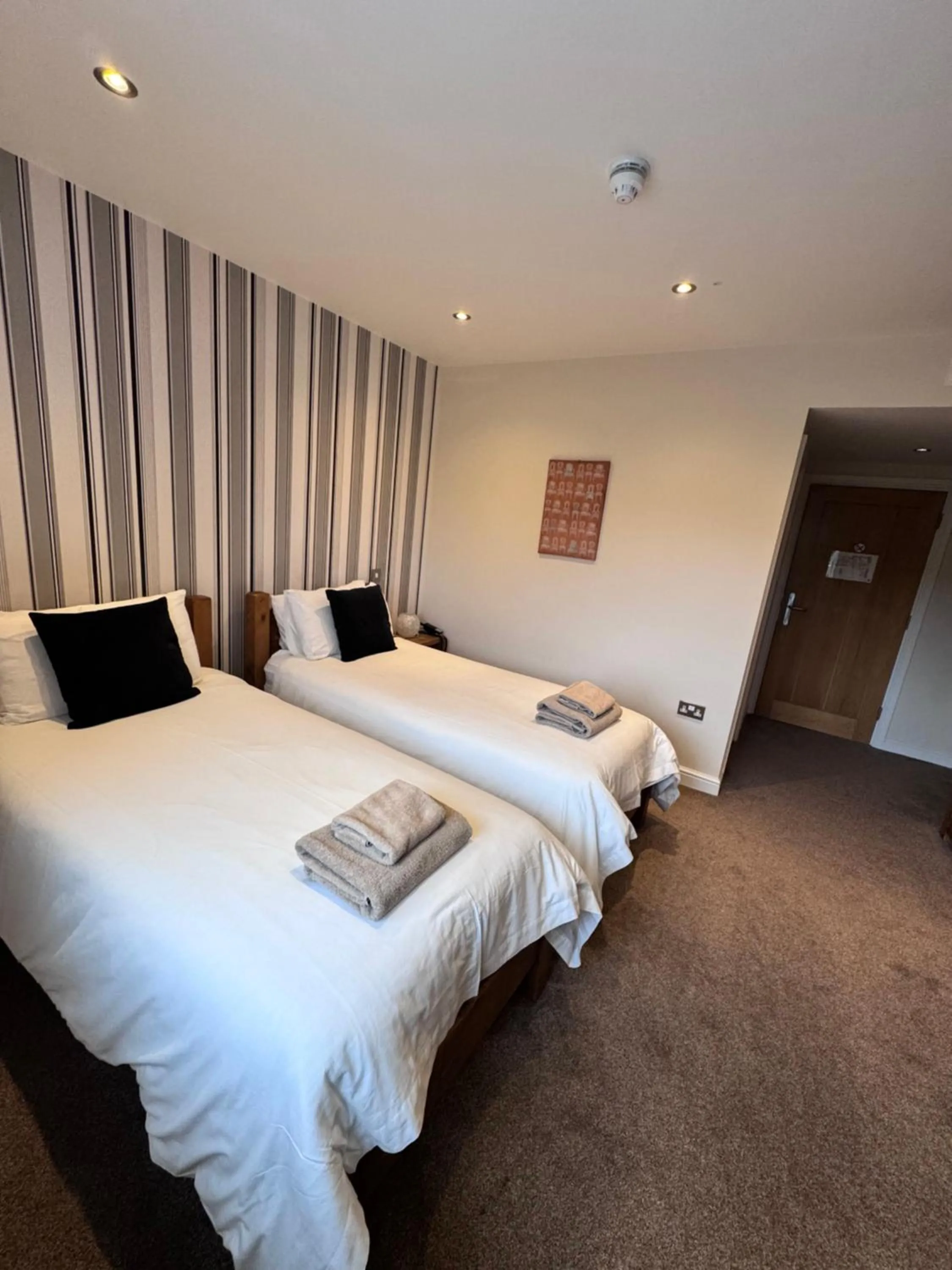 Bedroom, Bed in The White Hart Inn