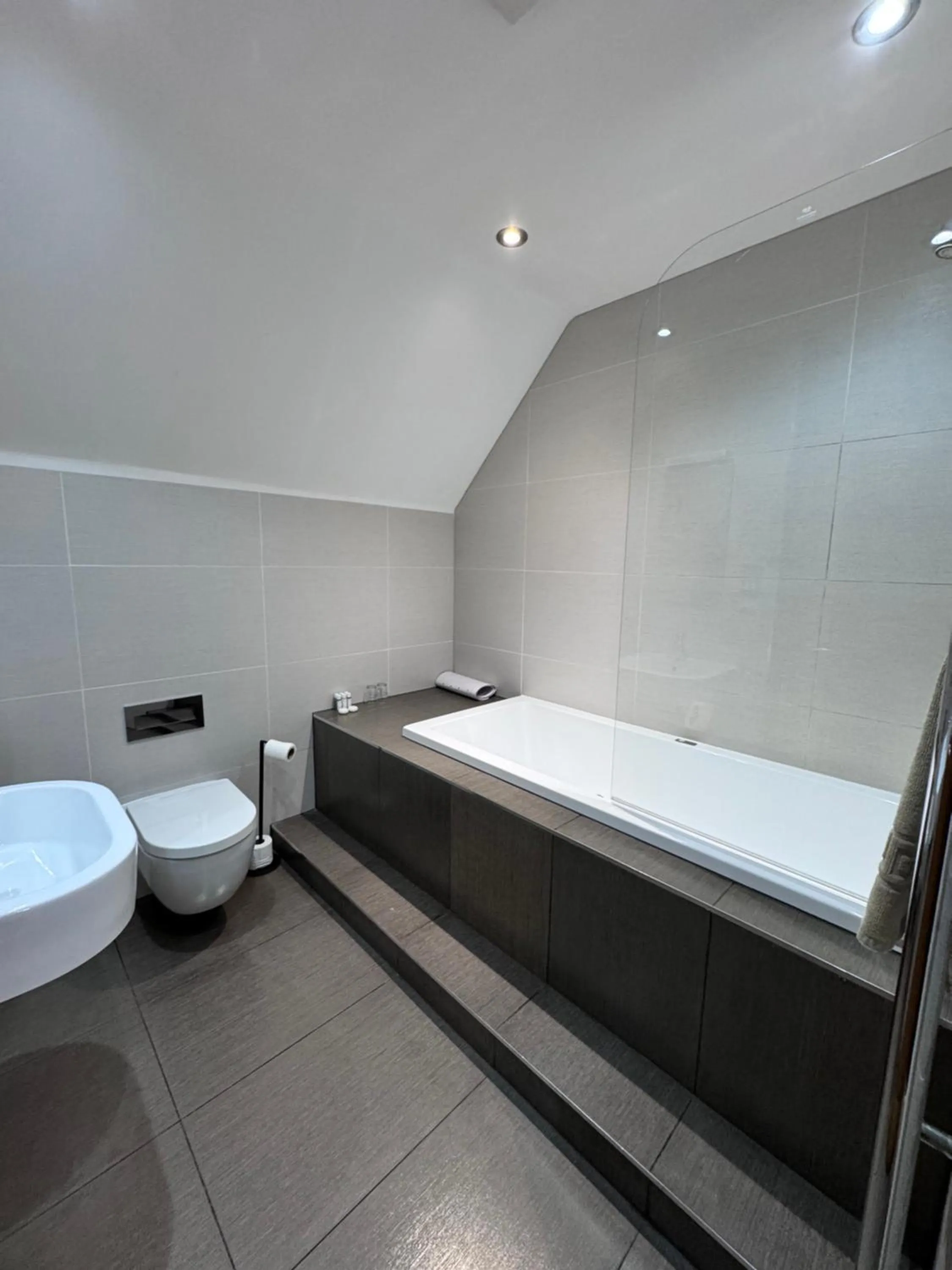 Bathroom in The White Hart Inn