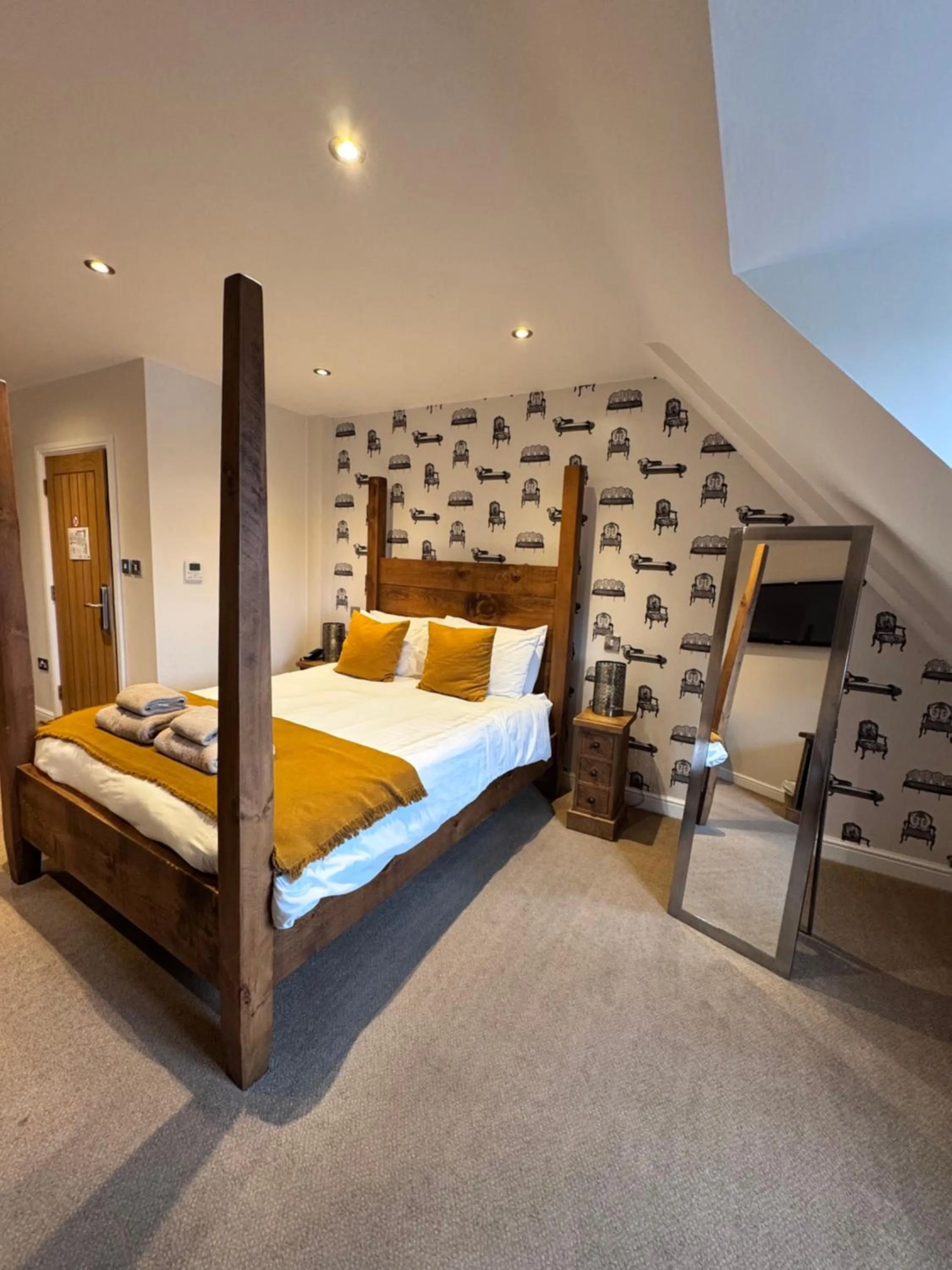 Bedroom, Bed in The White Hart Inn