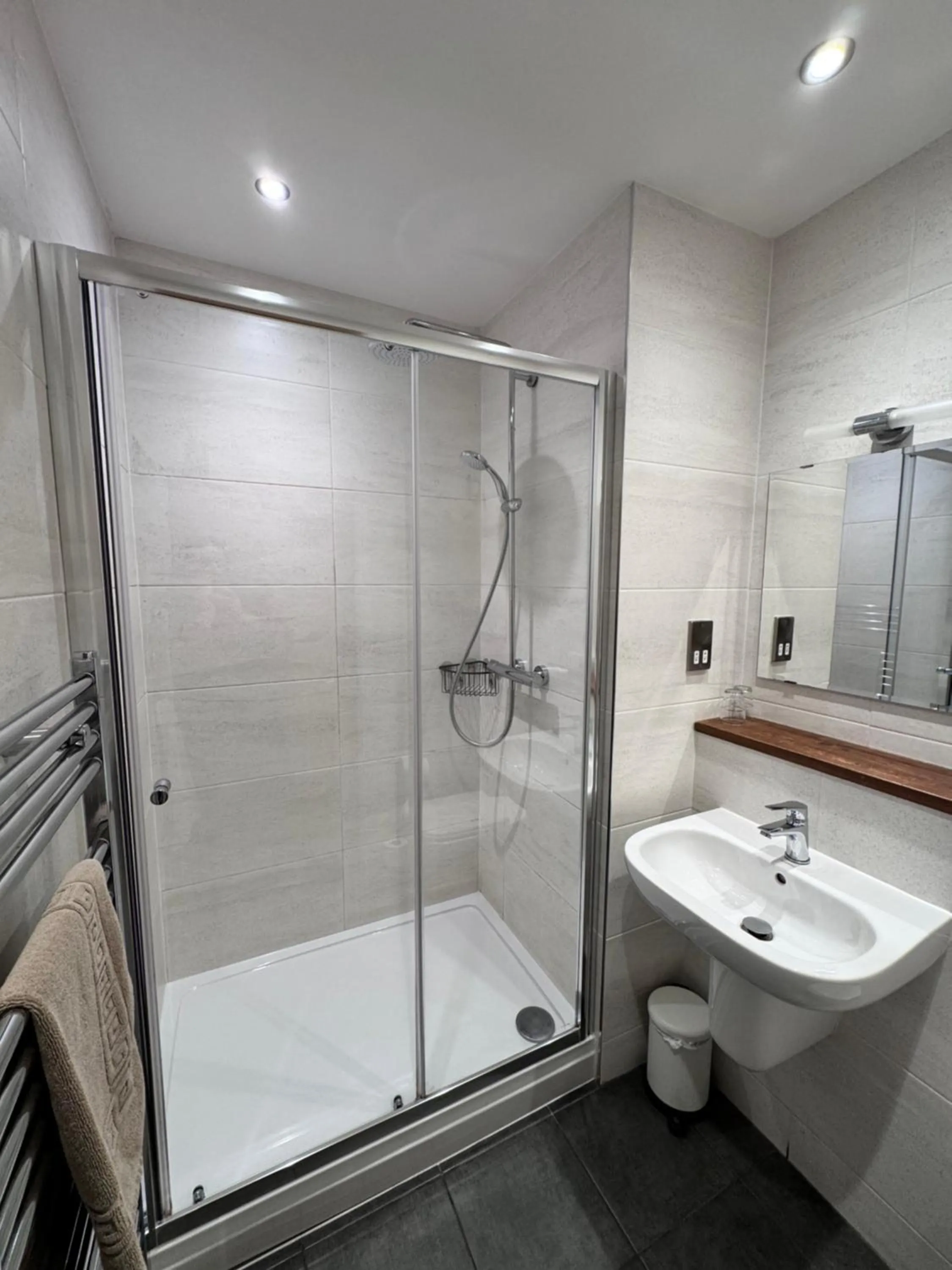 Bathroom in The White Hart Inn