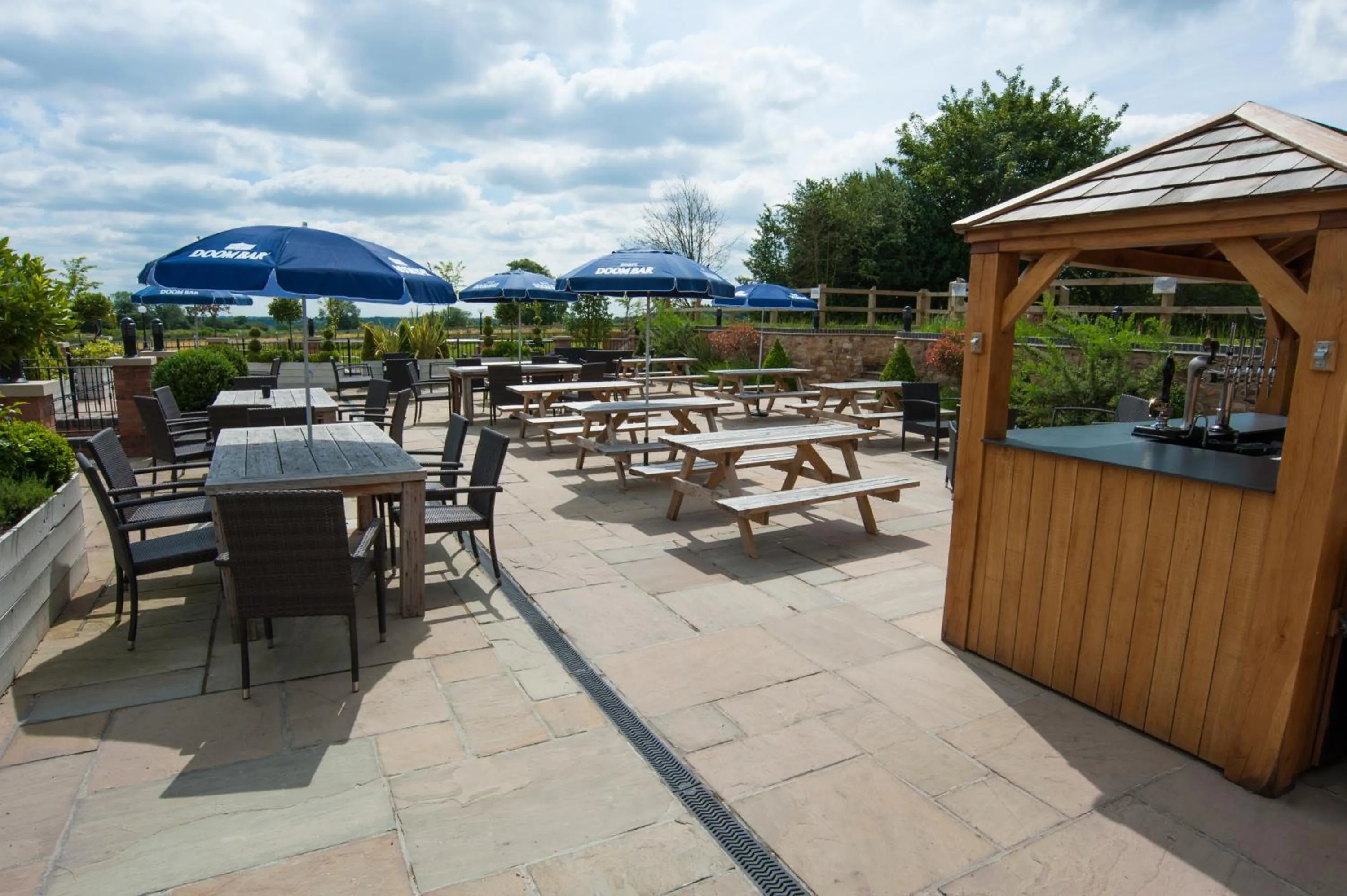 Patio in The White Hart Inn