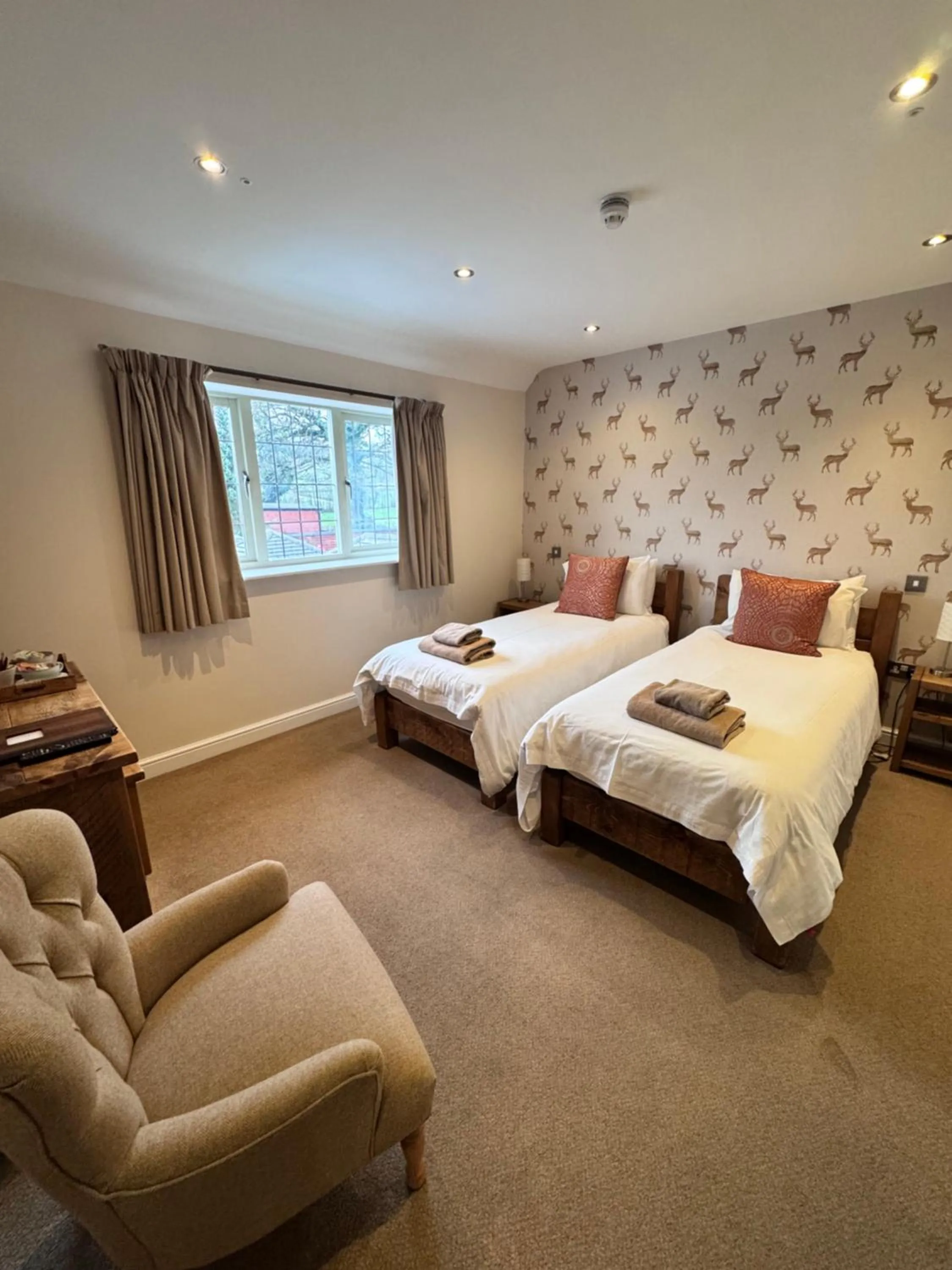 Bedroom, Bed in The White Hart Inn