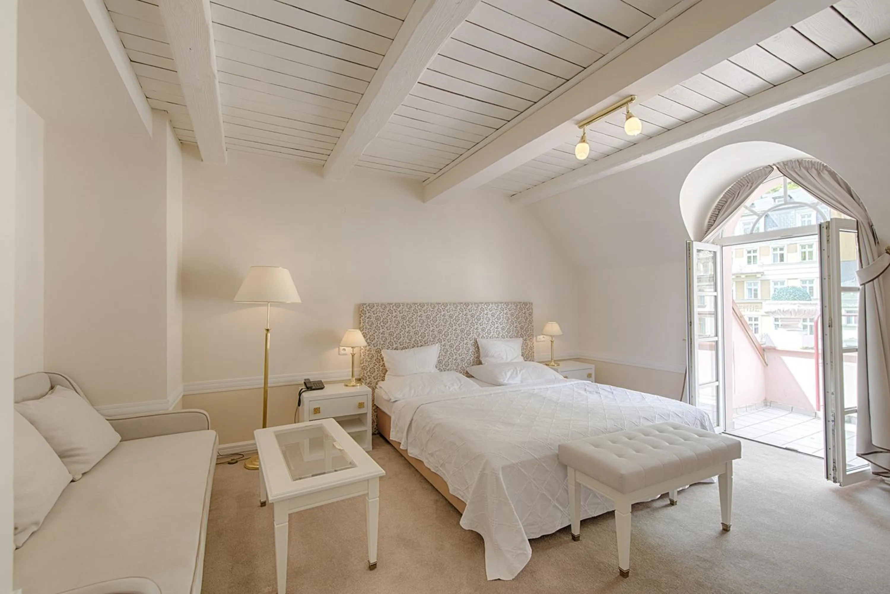 Bed in Hotel Embassy