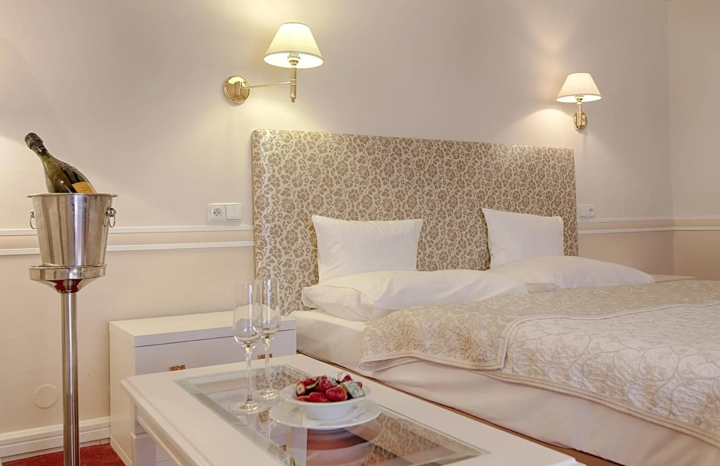 Double Room - single occupancy in Hotel Embassy Double Room - single occupancy in Hotel Embassy