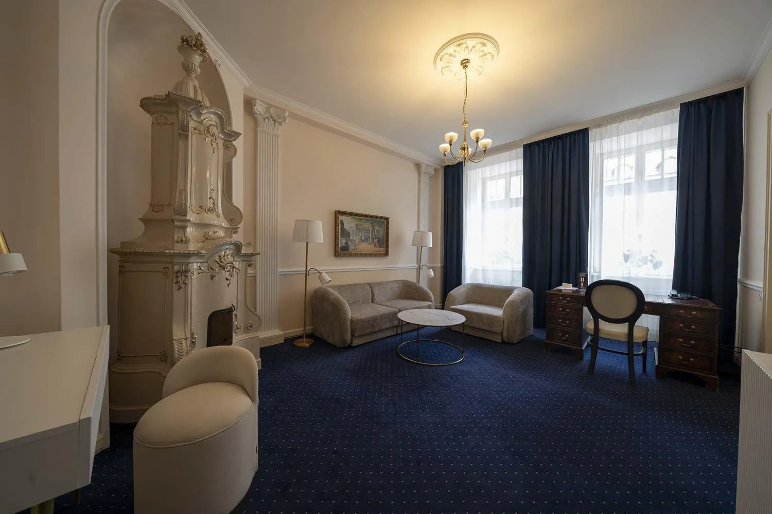 Living room in Hotel Embassy