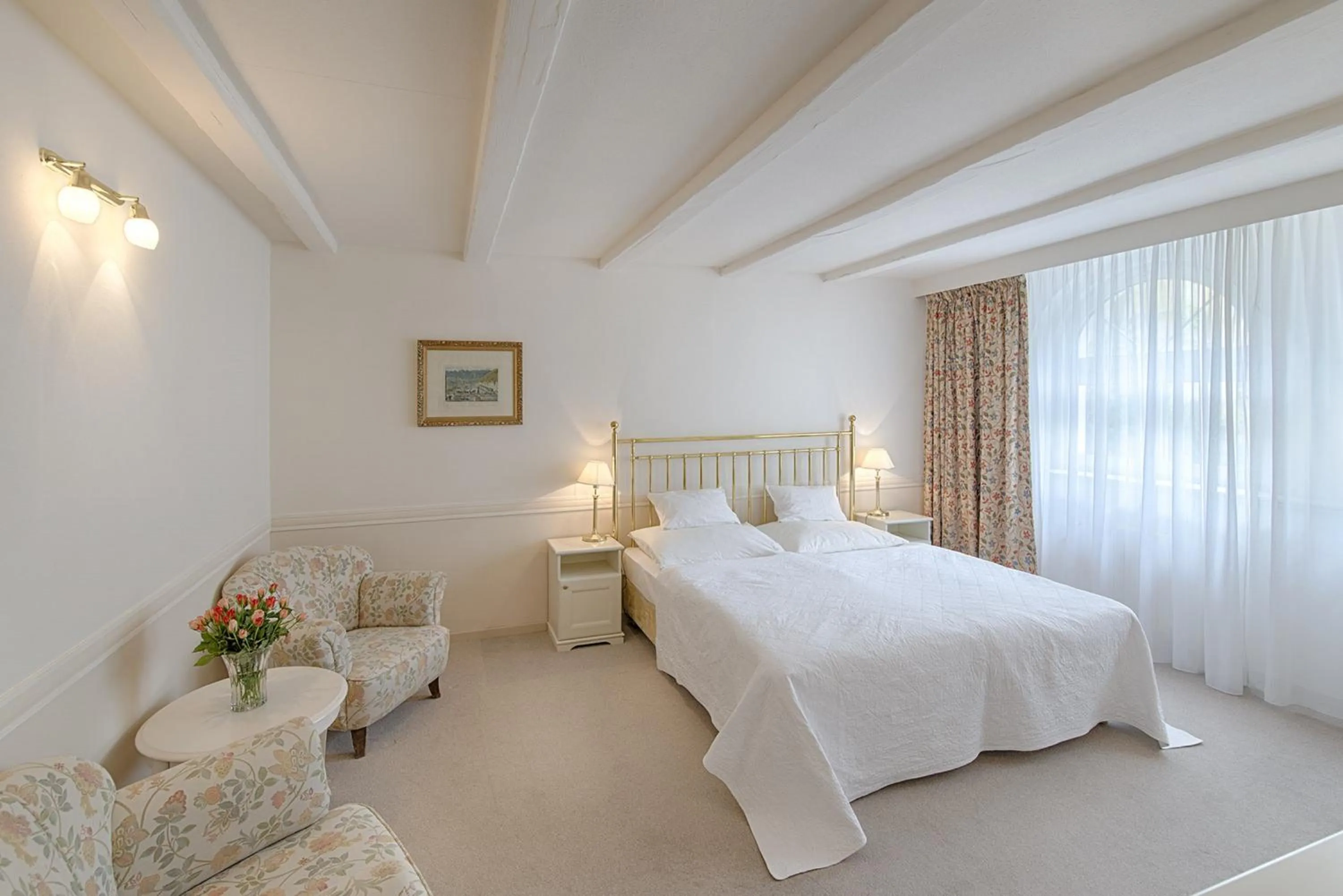 Photo of the whole room, Bed in Hotel Embassy