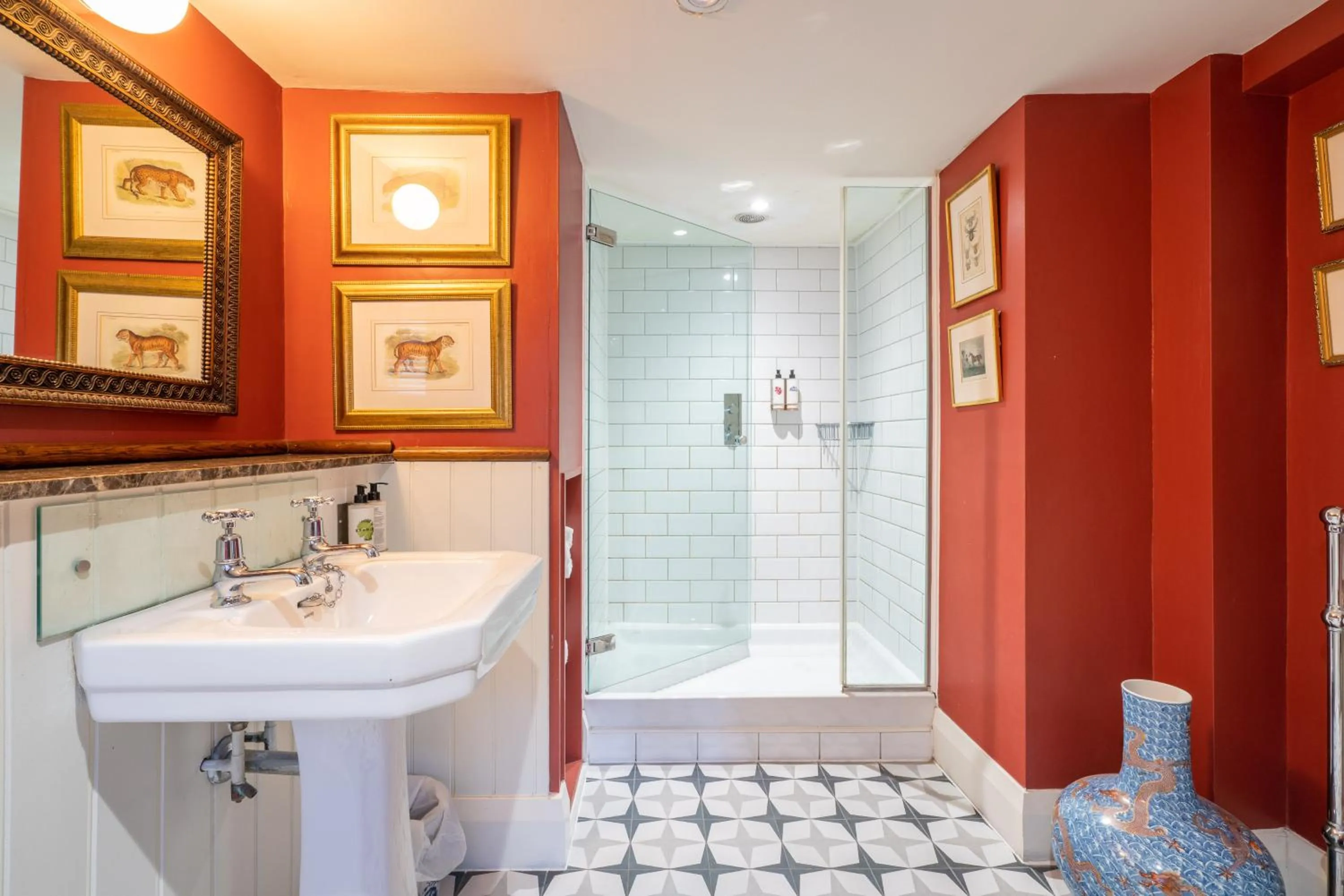 Shower in The Anchor Inn