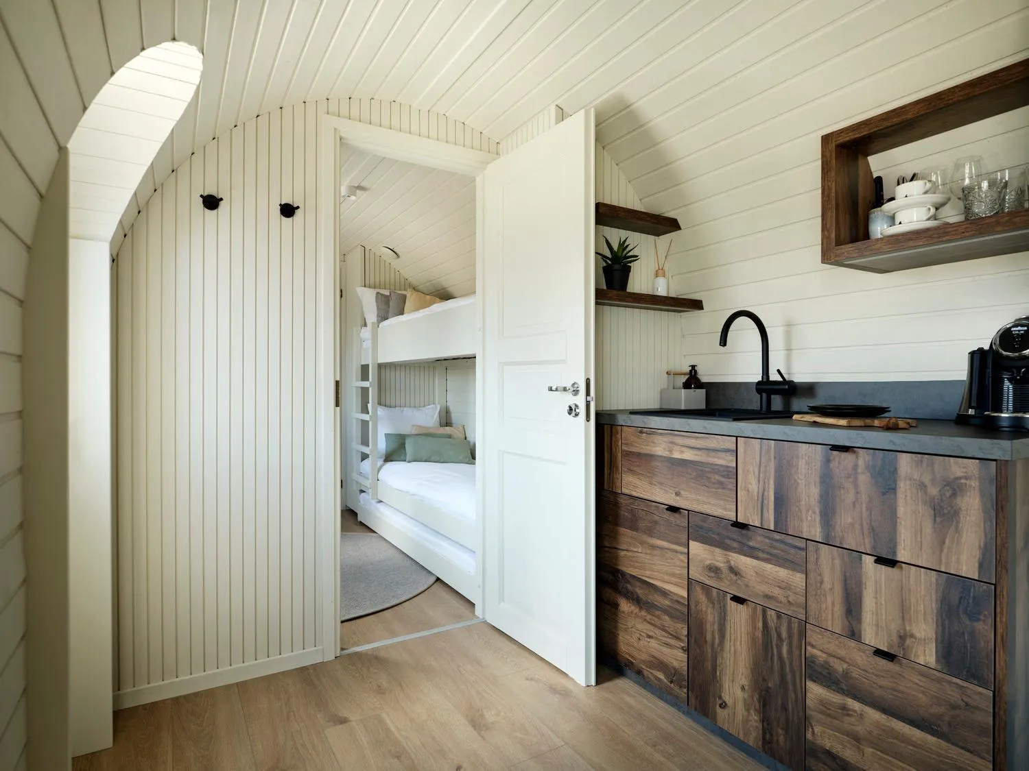 Kitchen or kitchenette, Bed in Iglupark