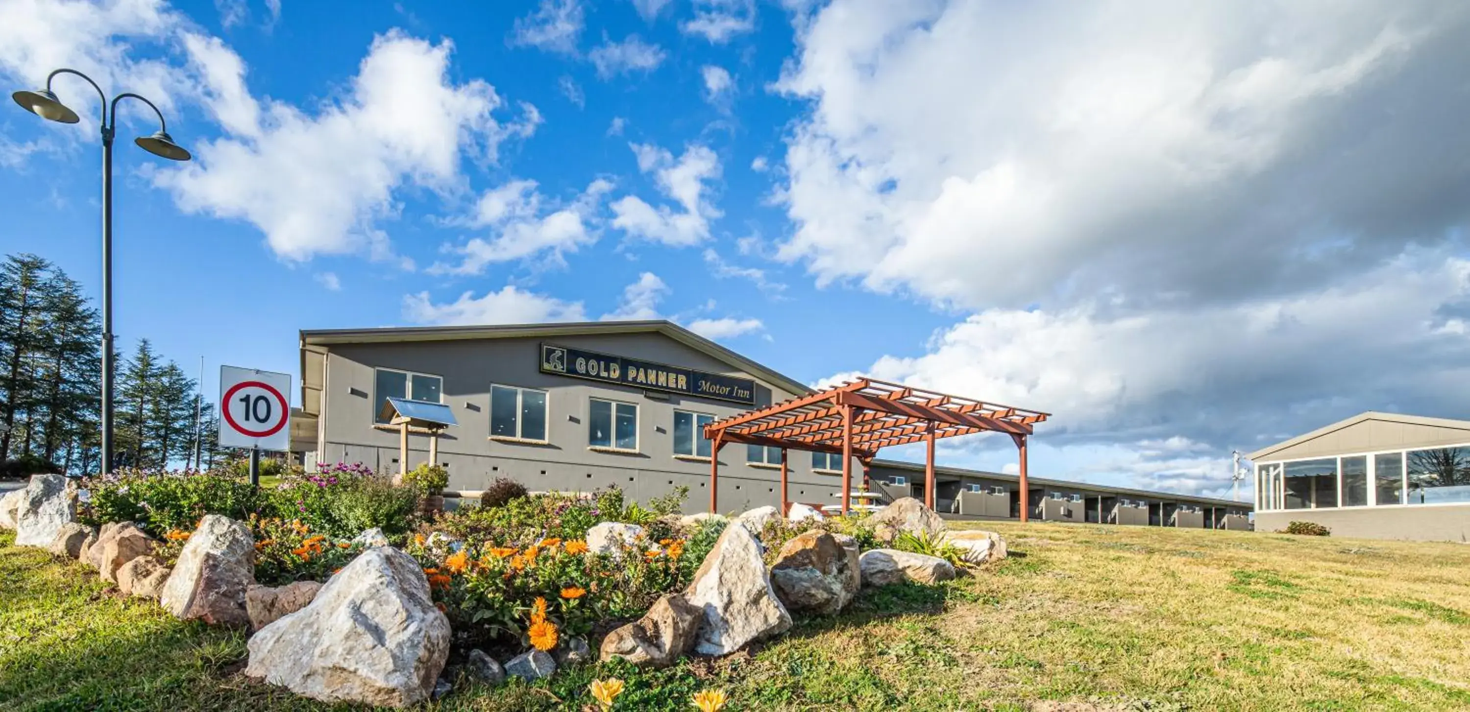 Property building in Bathurst Gold Panner Property building in Bathurst Gold Panner