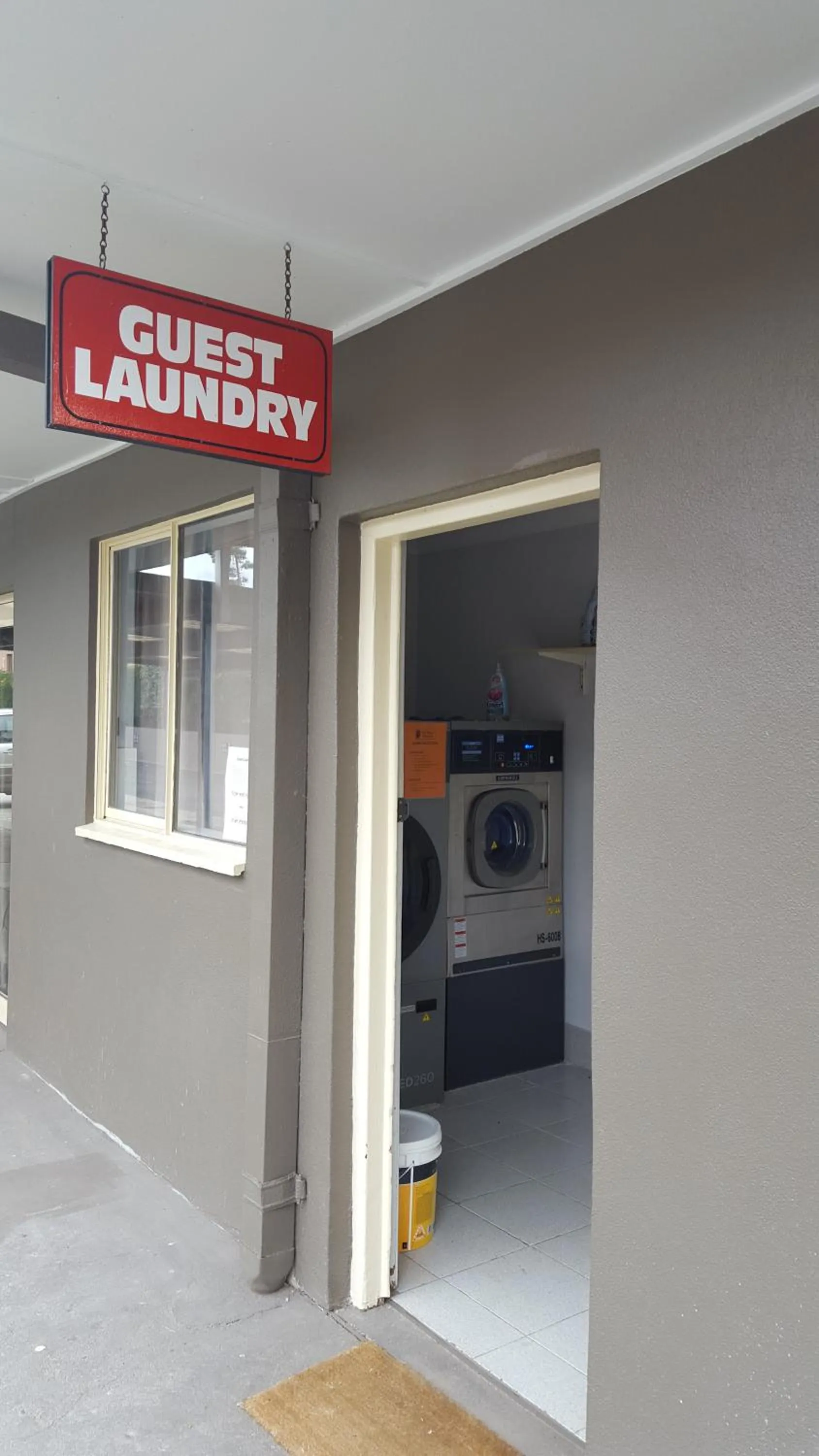 Area and facilities in Bathurst Gold Panner