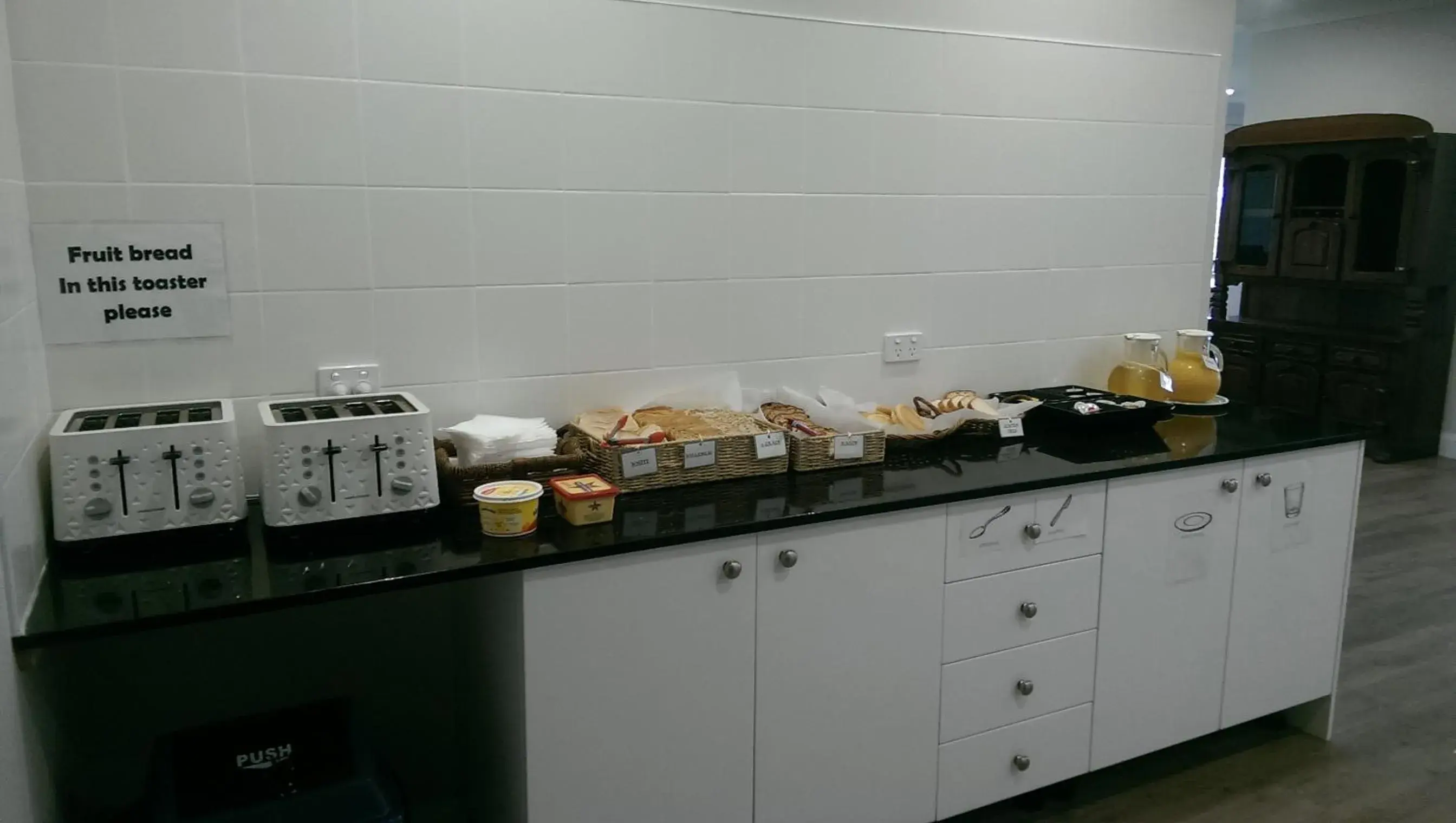 Breakfast in Bathurst Gold Panner Breakfast in Bathurst Gold Panner