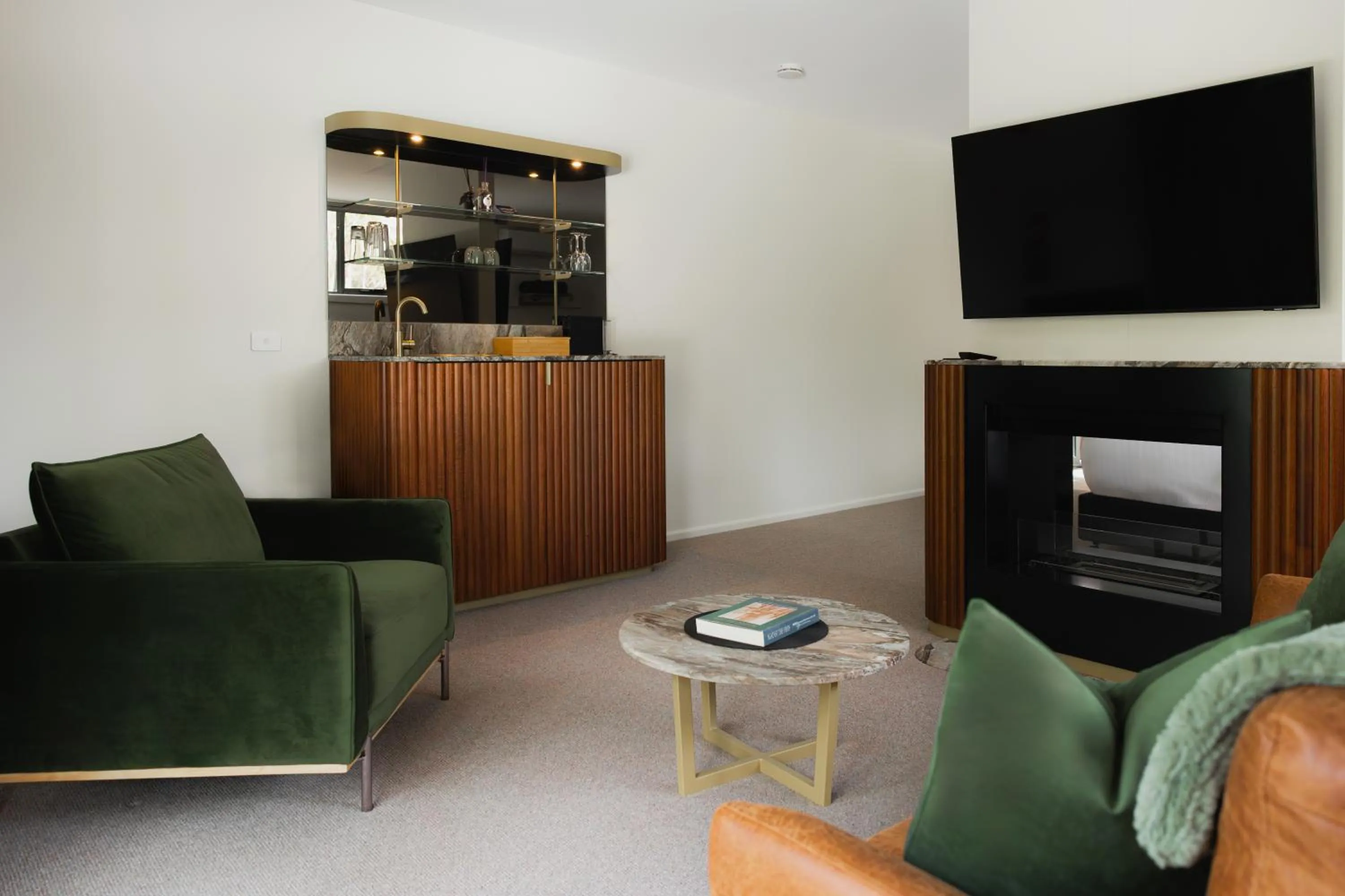 TV and multimedia in Risby Cove Boutique Hotel