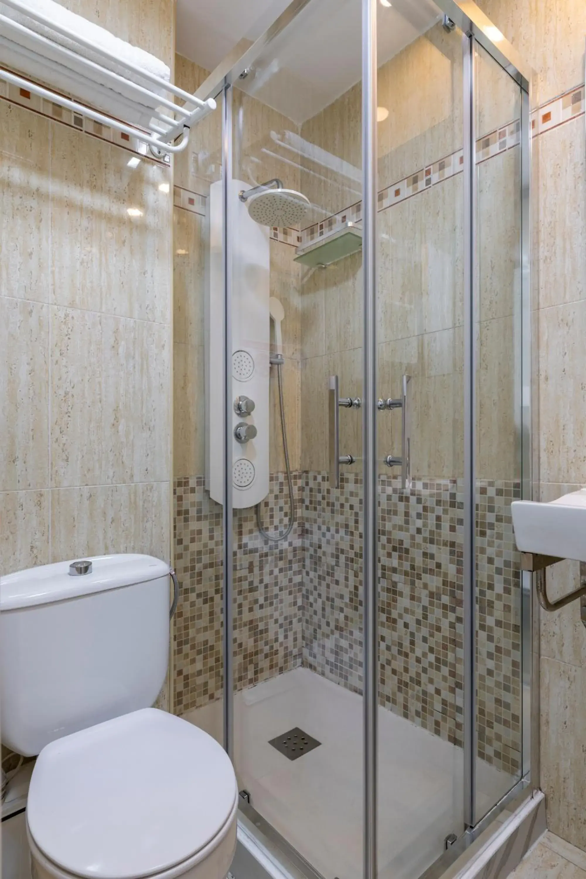 Double Room in H-A San Mateo Suites Double Room in H-A San Mateo Suites