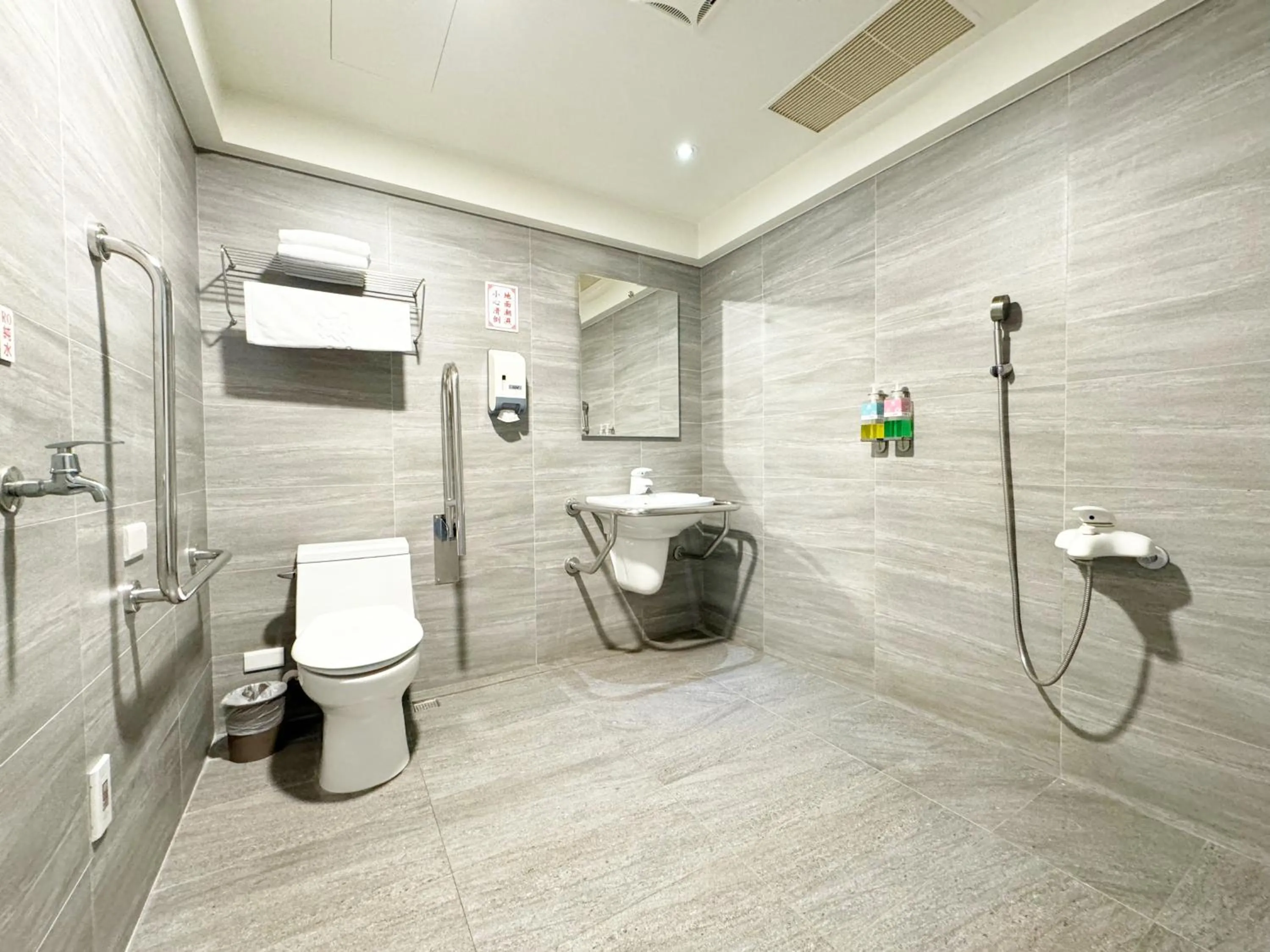 Toilet in Ai Lai Fashion Hotel