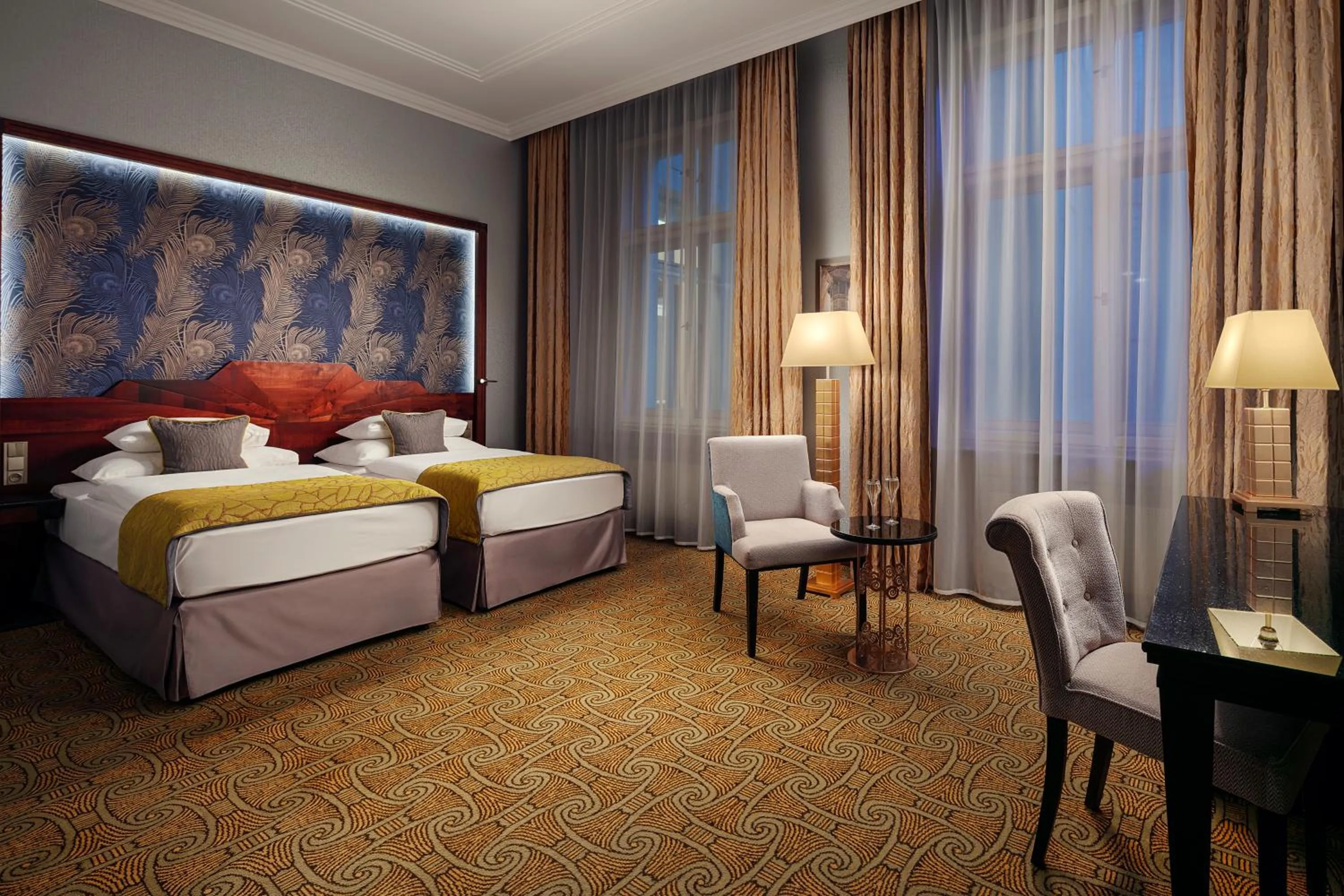 Facility for disabled guests, Bed in Art Deco Imperial Hotel