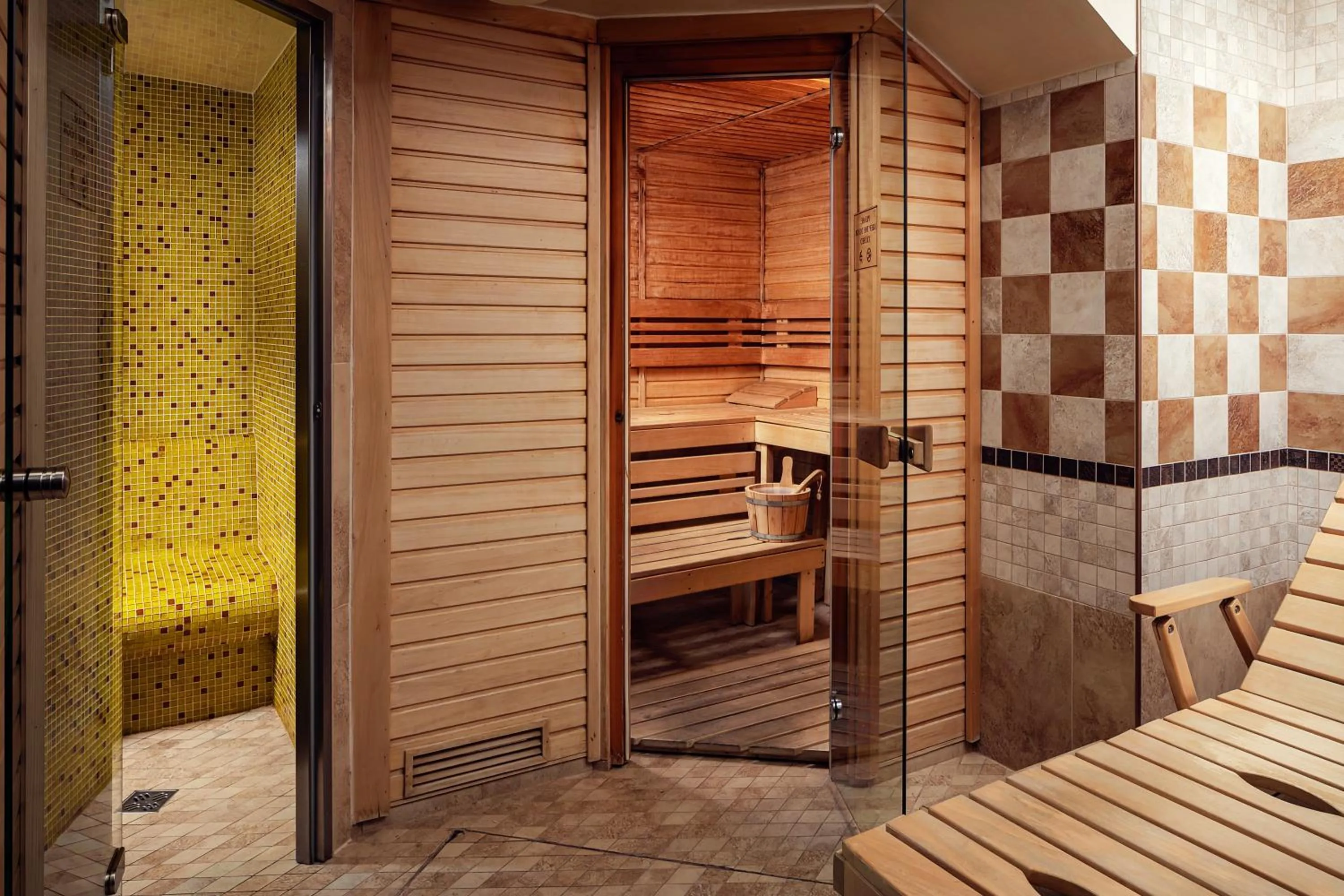 Sauna in Art Deco Imperial Hotel
