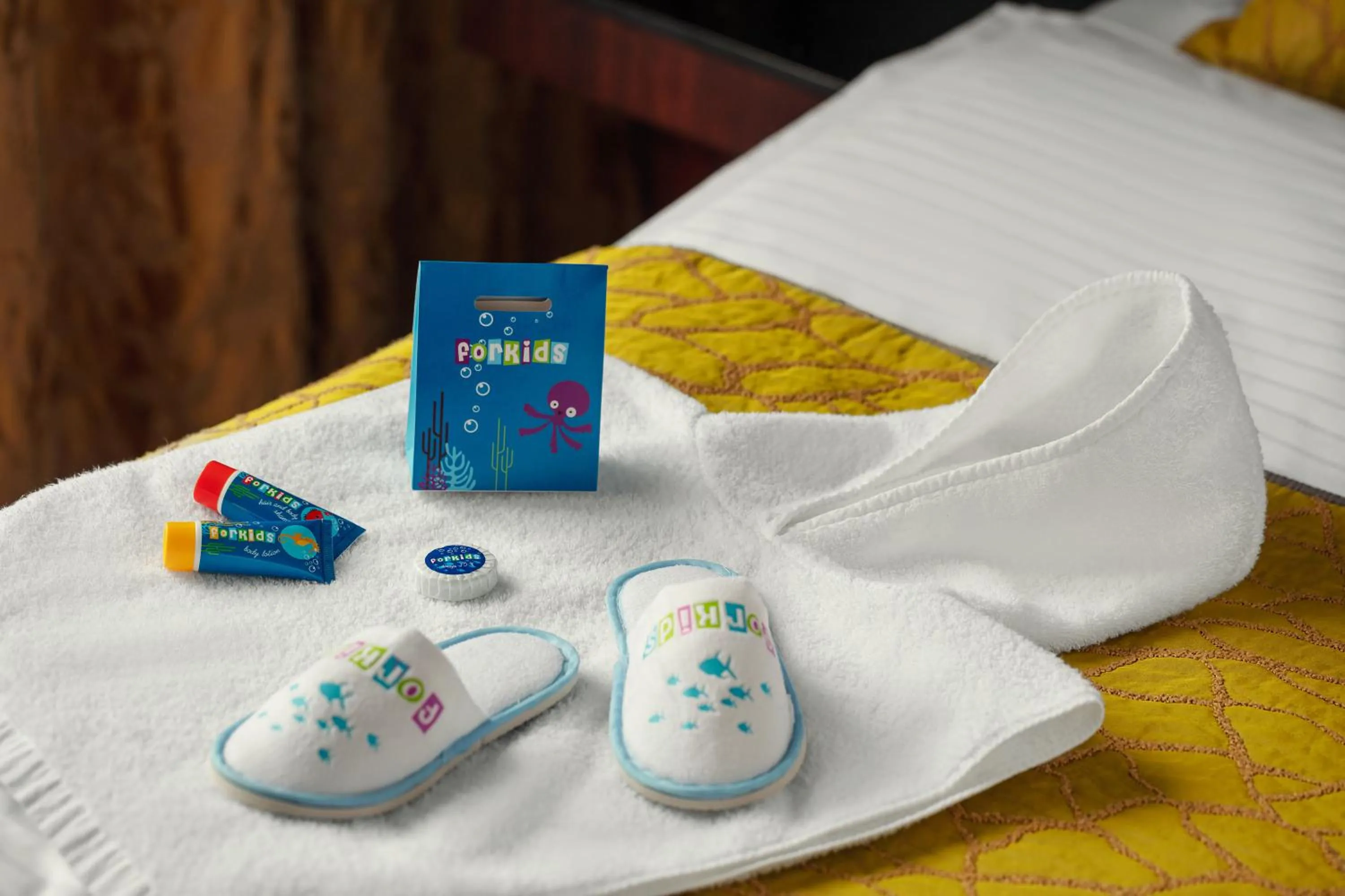 children, Bed in Art Deco Imperial Hotel