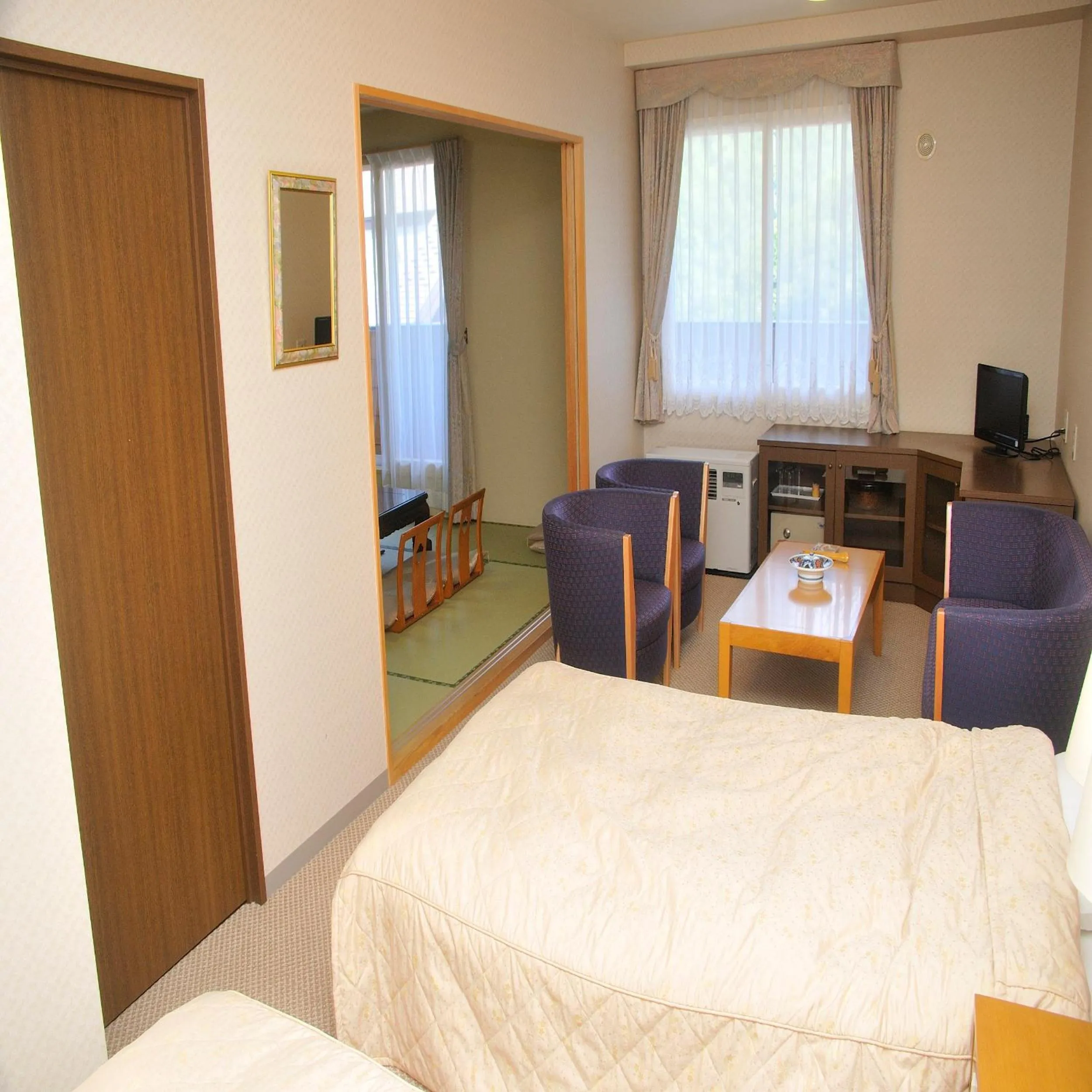 Photo of the whole room, Bed in Yumoto Ginsenkaku