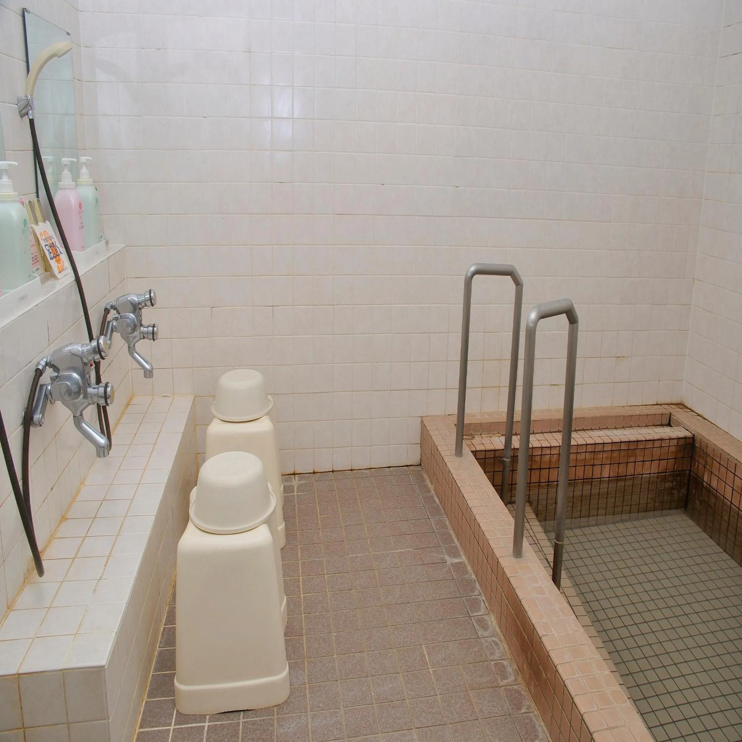 Hot Spring Bath in Yumoto Ginsenkaku