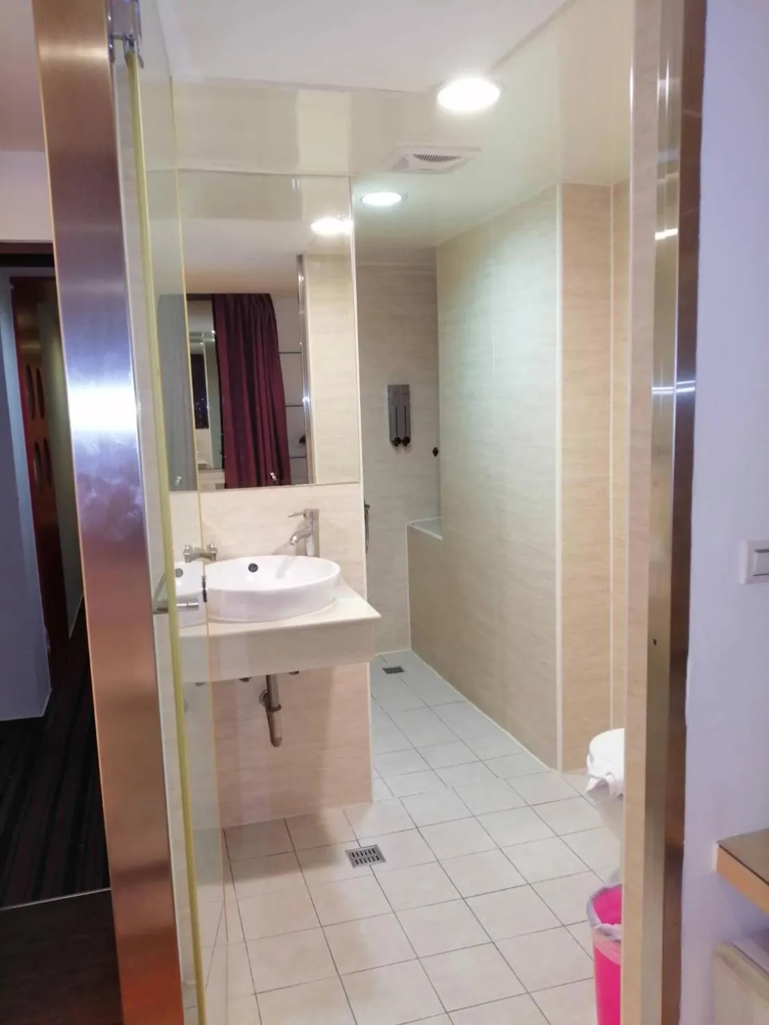 Bathroom in Newrise Hotel