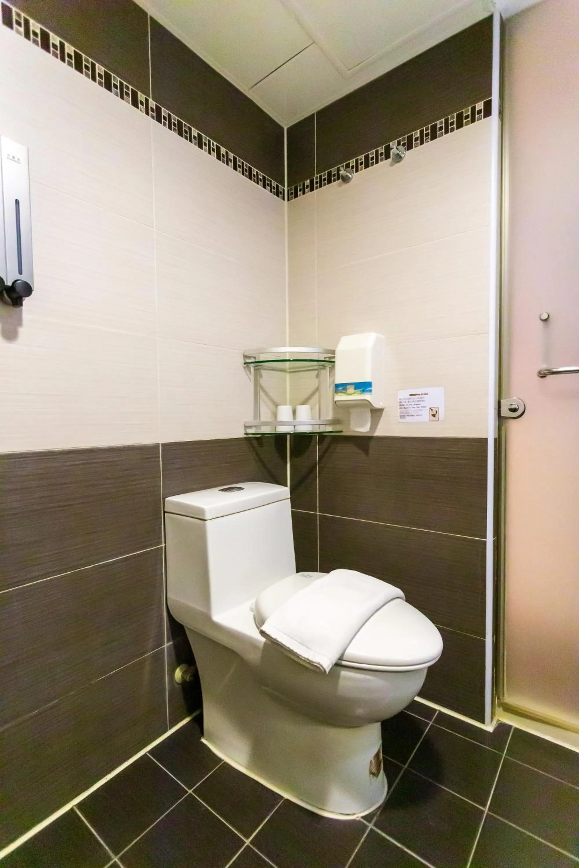 Toilet in Newrise Hotel