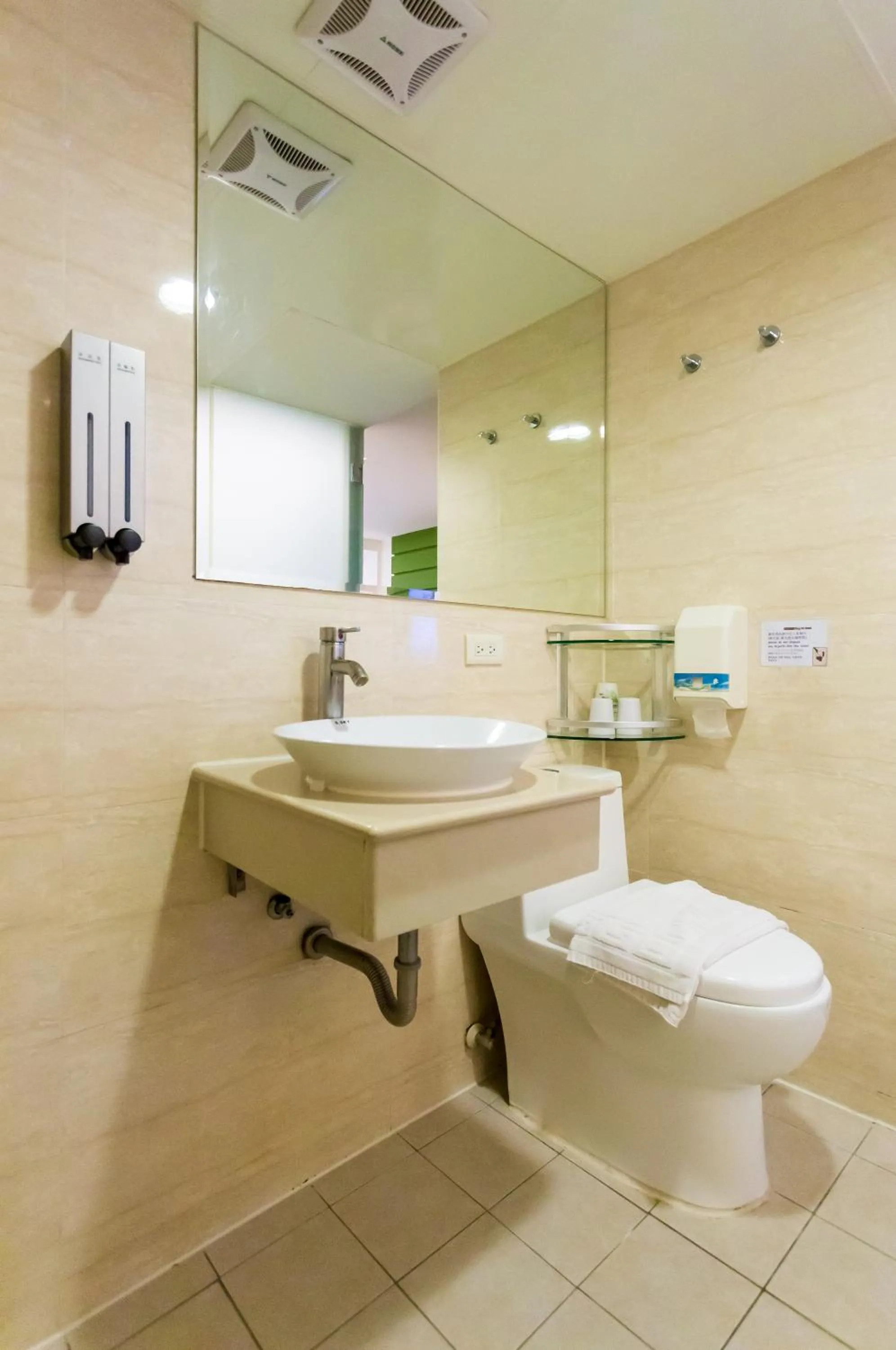 Shower in Newrise Hotel