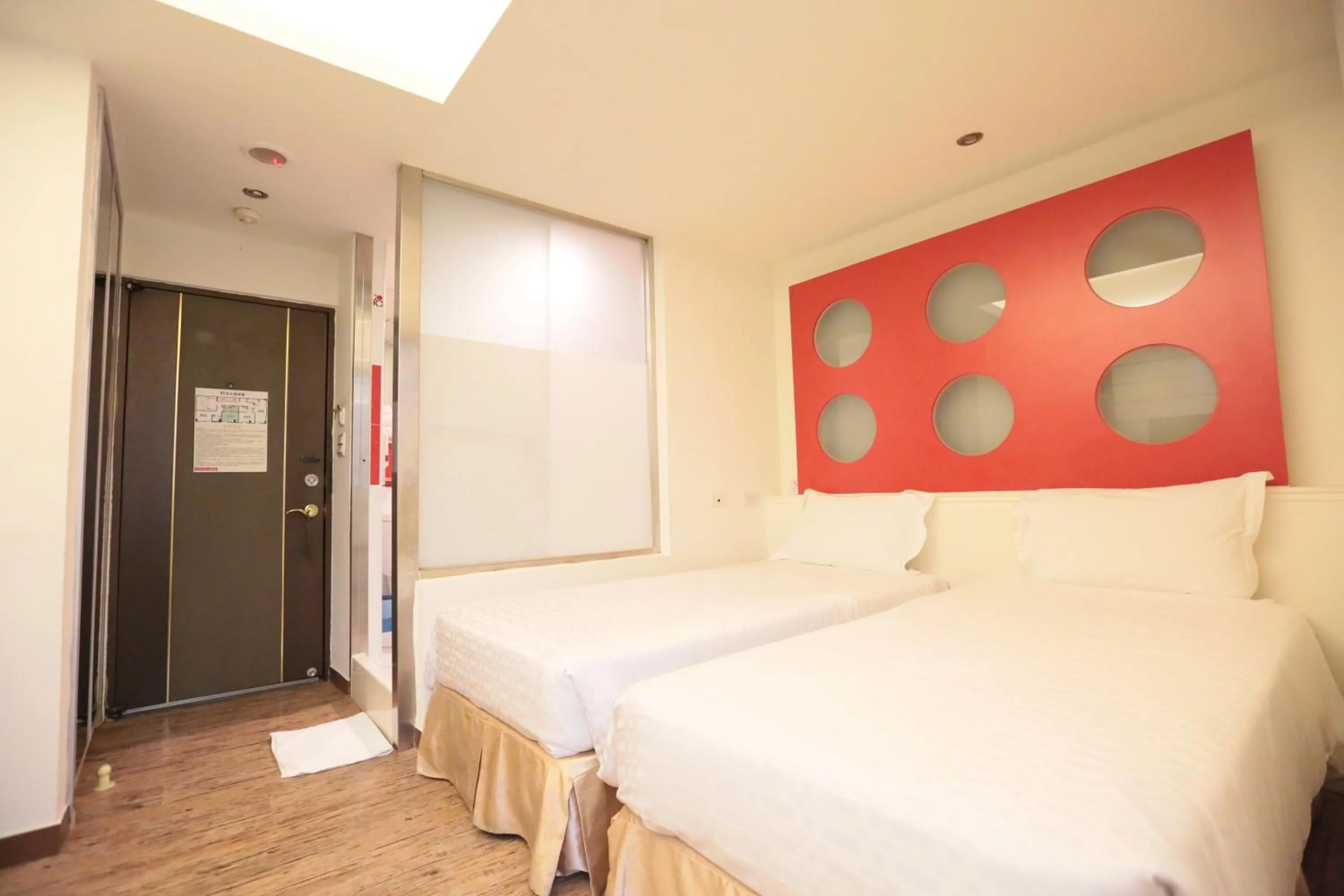 Photo of the whole room, Bed in Newrise Hotel