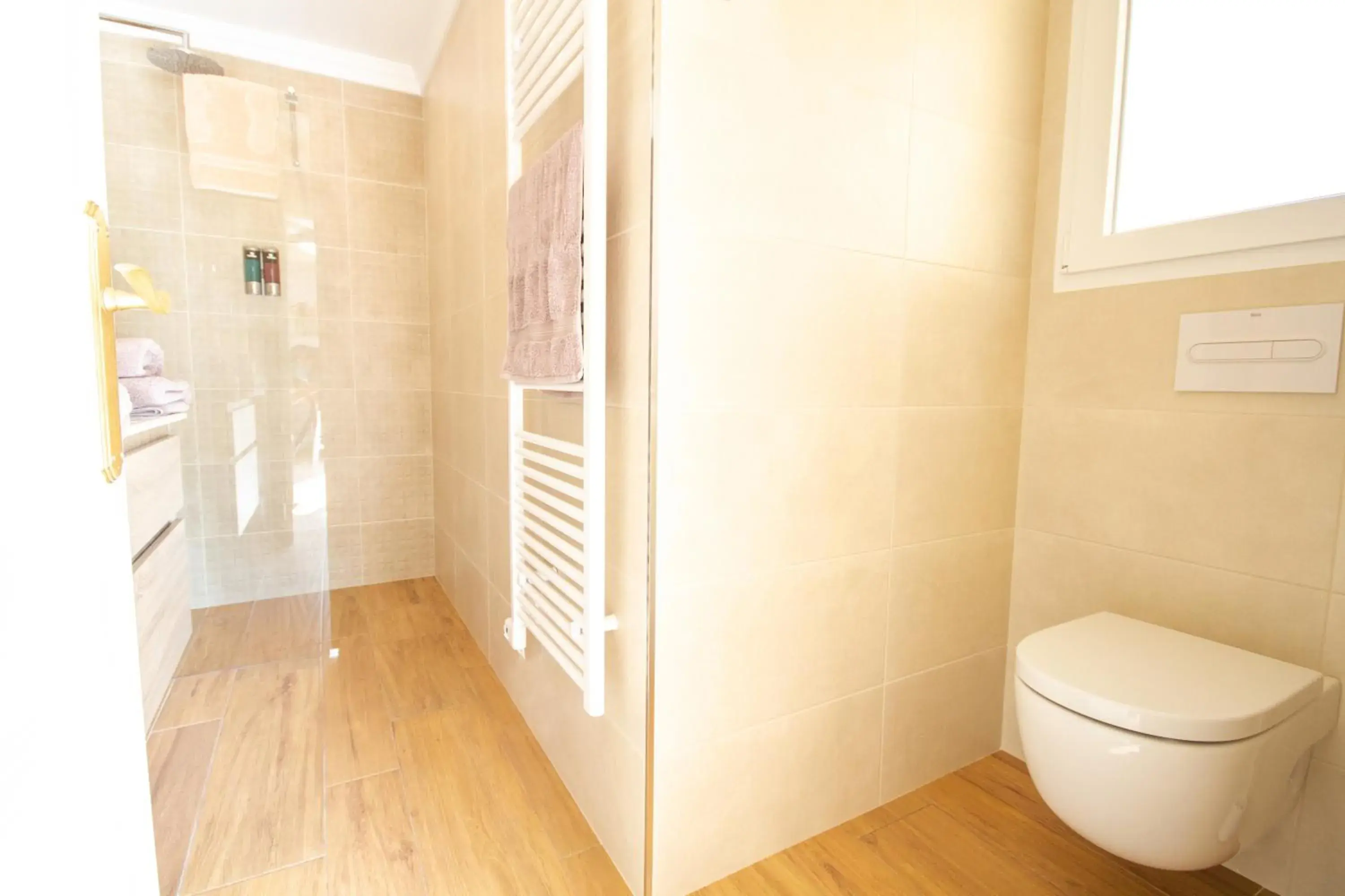 Deluxe Double or Twin Room with Pool Access in Casa Lennisa Deluxe Double or Twin Room with Pool Access in Casa Lennisa