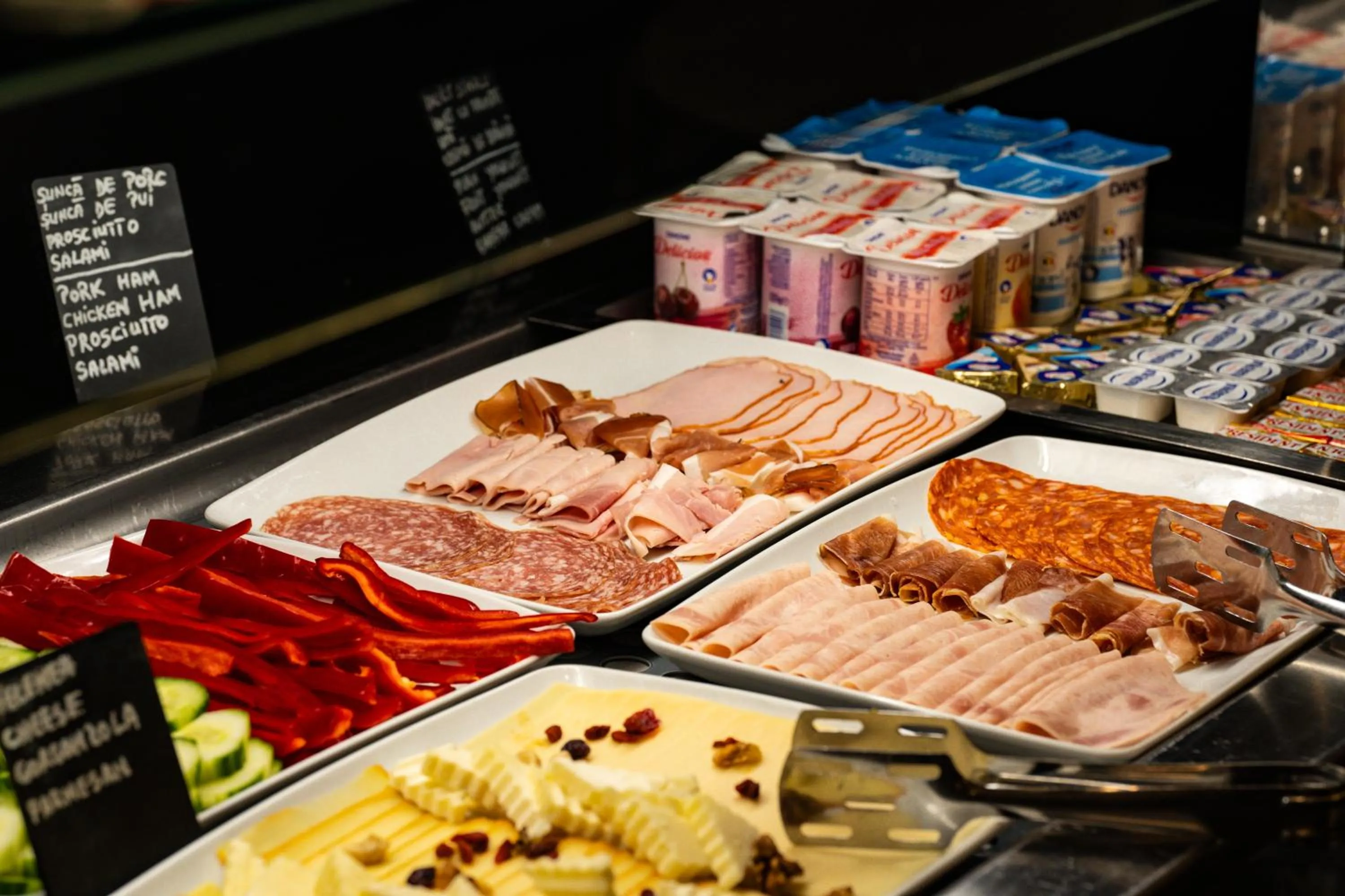 Restaurant/places to eat in ATLAS Hotel