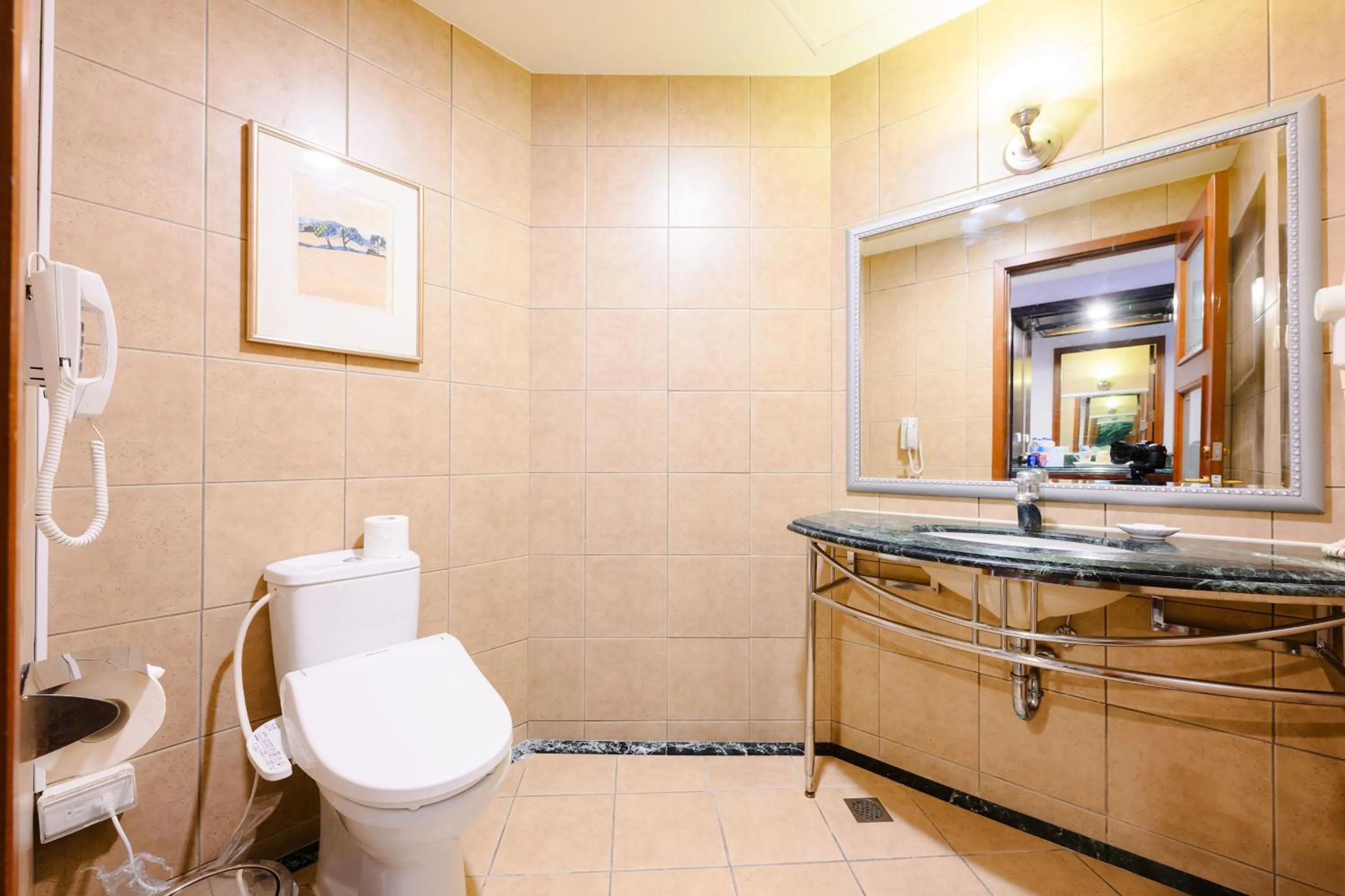 Bathroom in Wei-Yat Grand Hotel