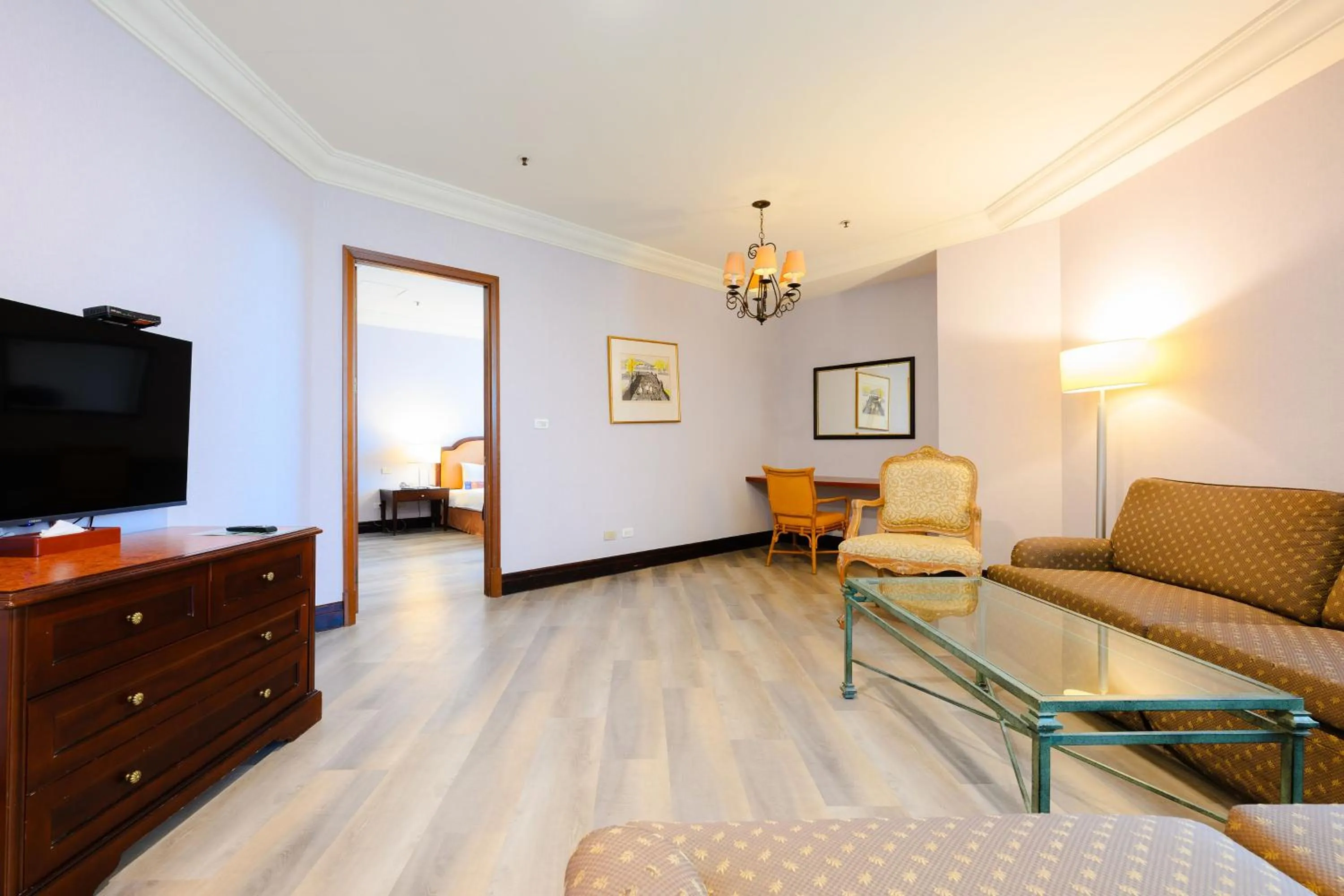 Photo of the whole room in Wei-Yat Grand Hotel