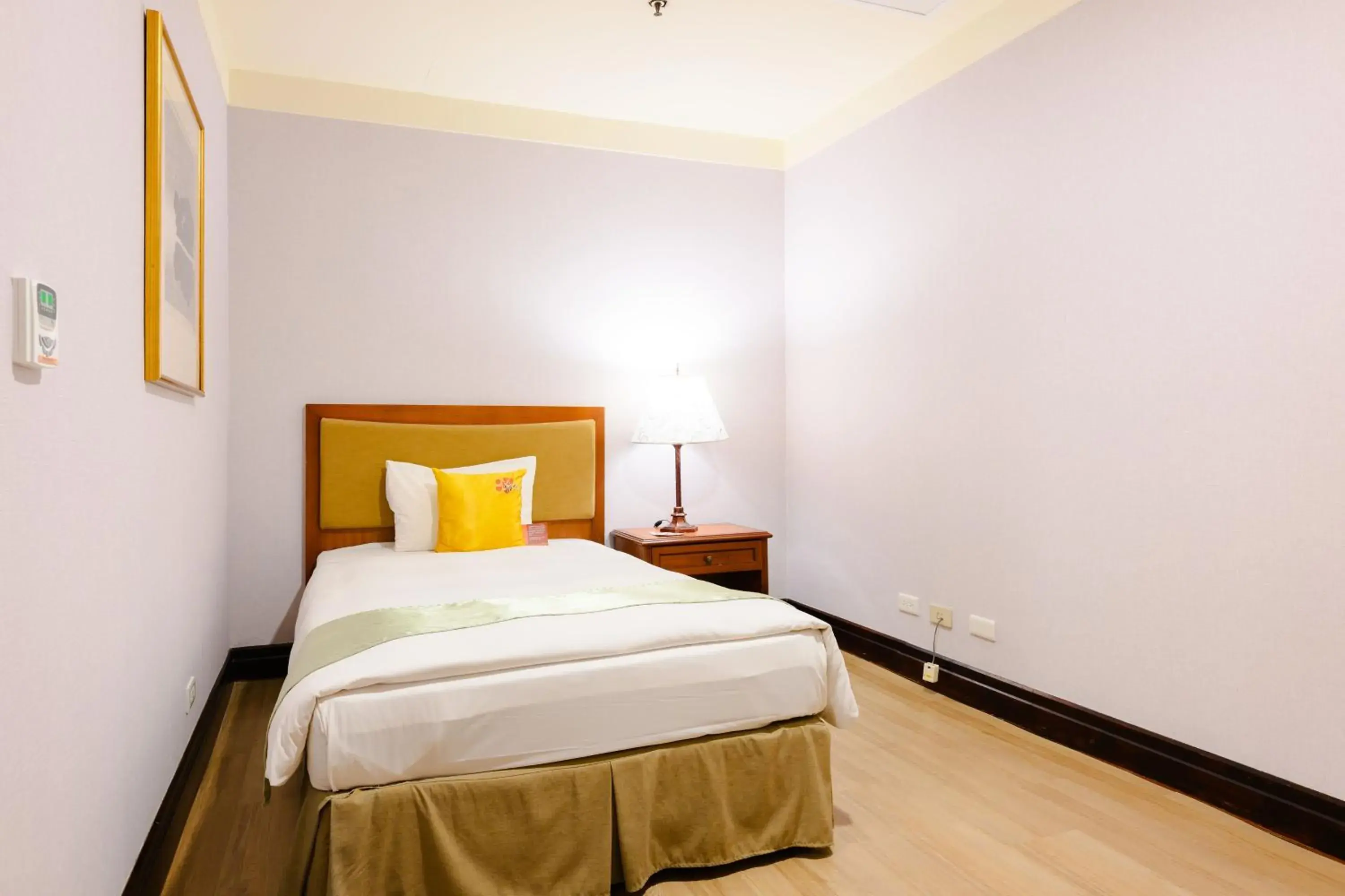 Photo of the whole room, Bed in Wei-Yat Grand Hotel Photo of the whole room, Bed in Wei-Yat Grand Hotel