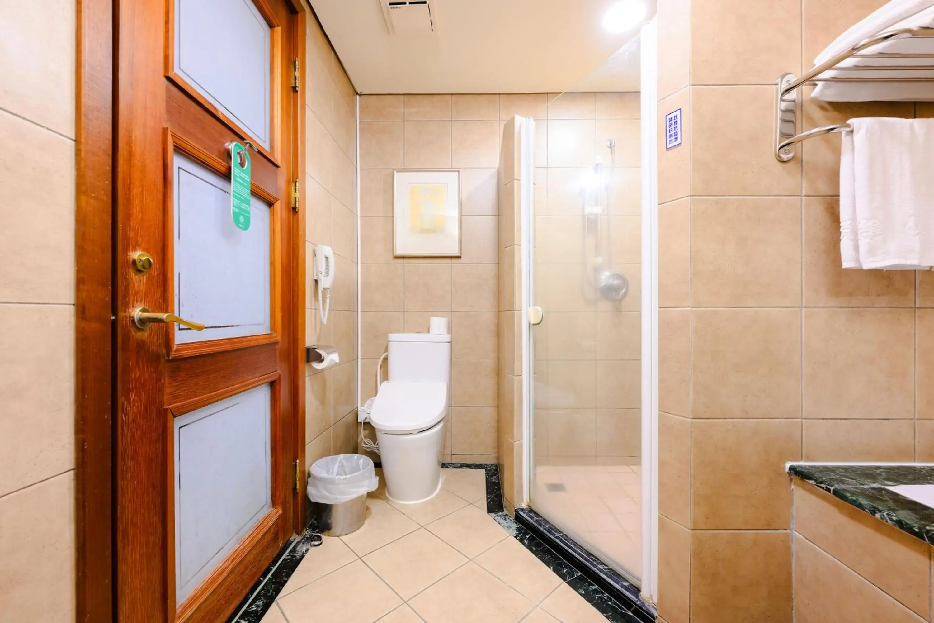 Bathroom in Wei-Yat Grand Hotel Bathroom in Wei-Yat Grand Hotel