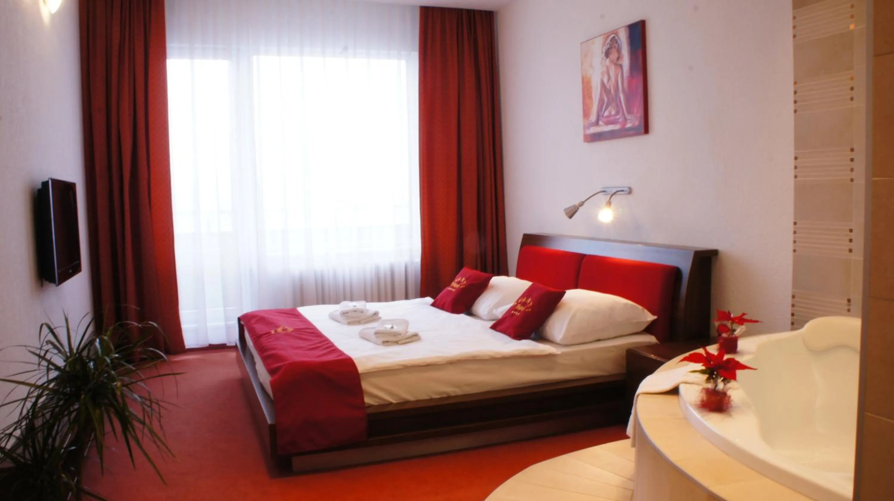 Photo of the whole room, Bed in Avanti Hotel