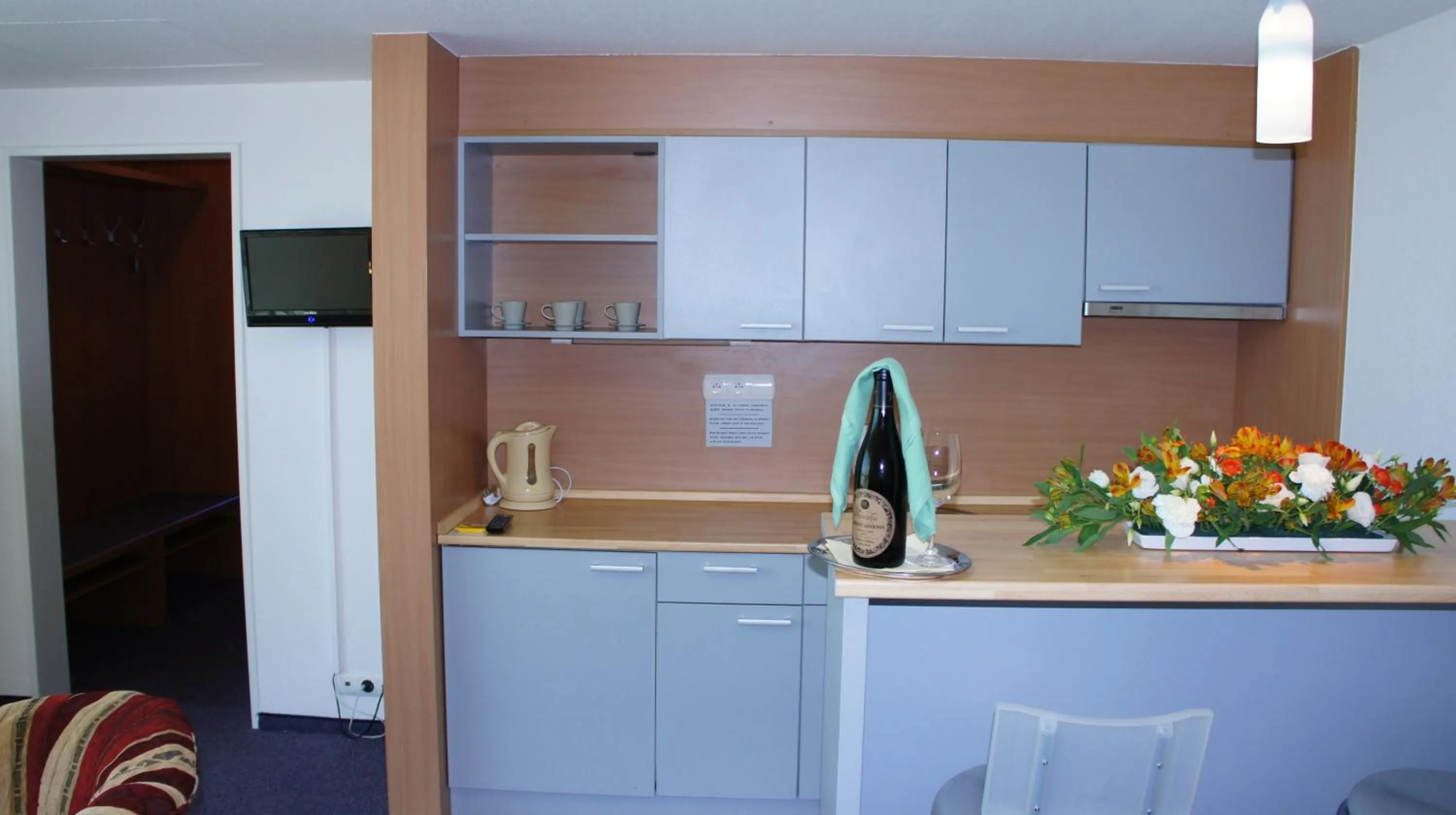 Kitchen or kitchenette in Avanti Hotel