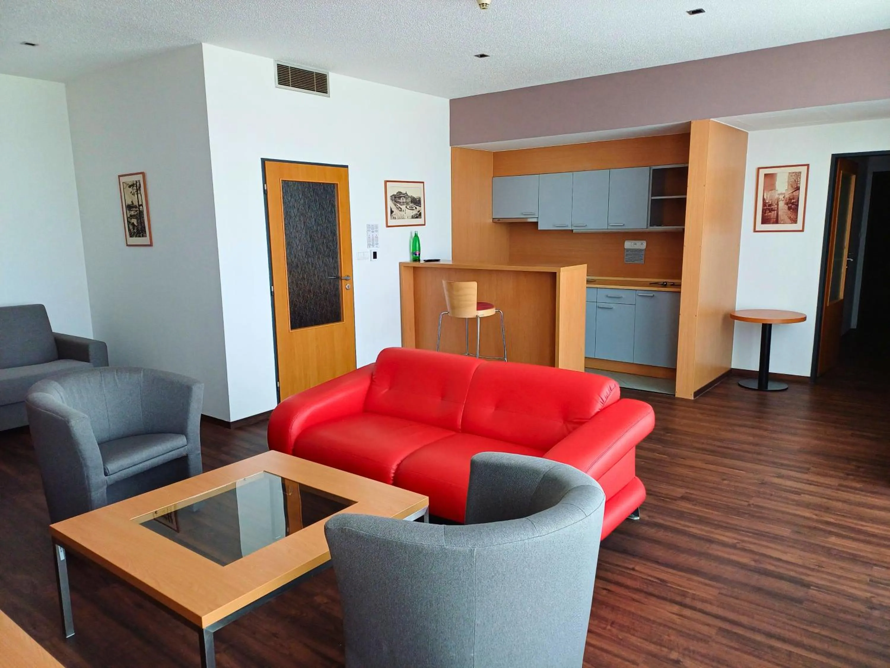 Kitchen or kitchenette in Avanti Hotel