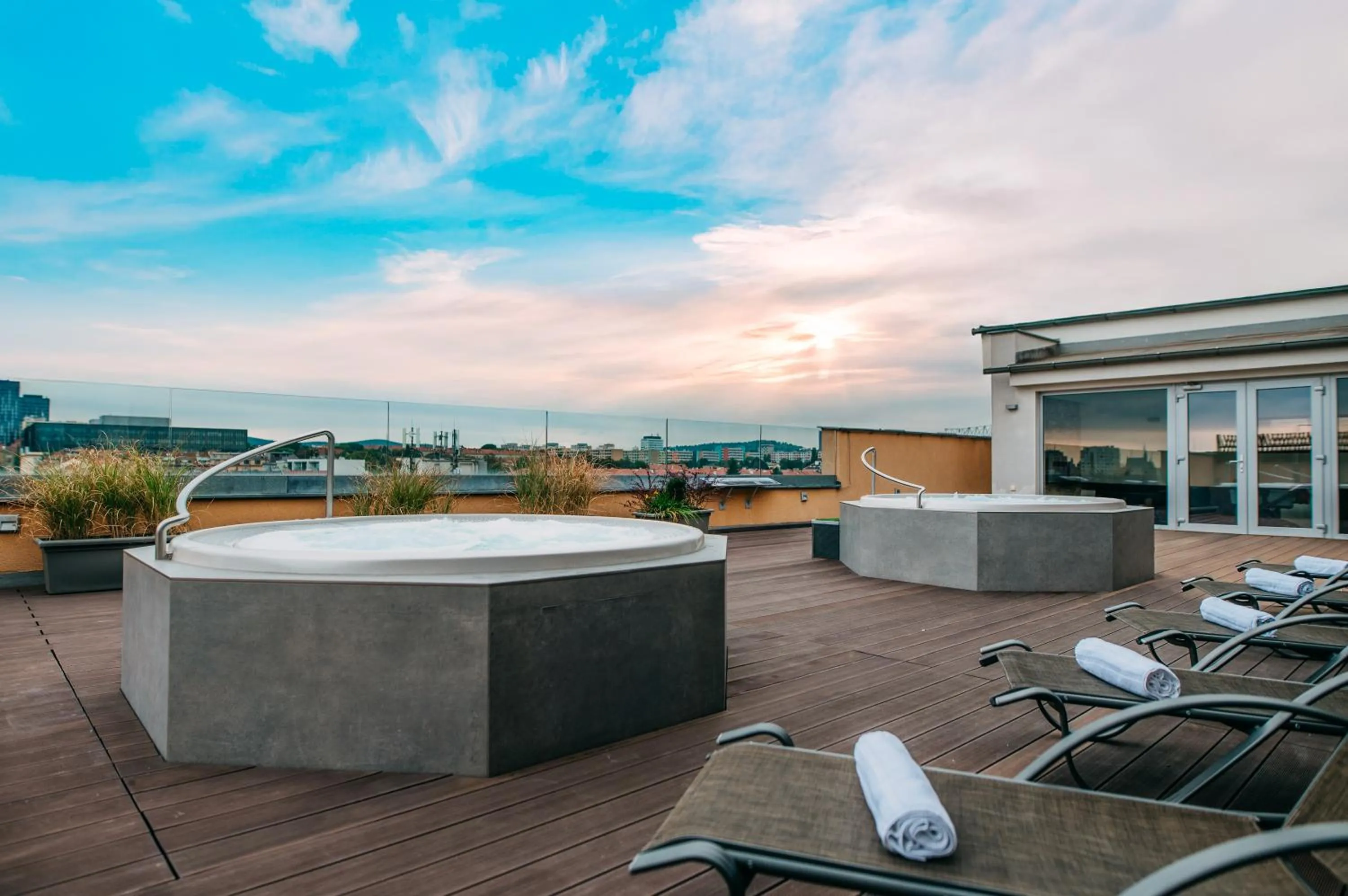 Hot Tub in Avanti Hotel
