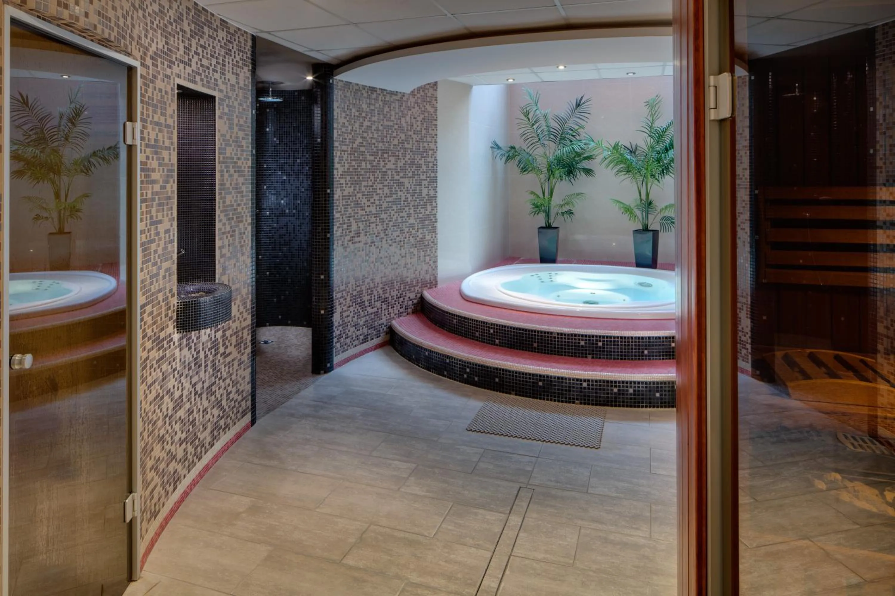 Hot Tub in Avanti Hotel