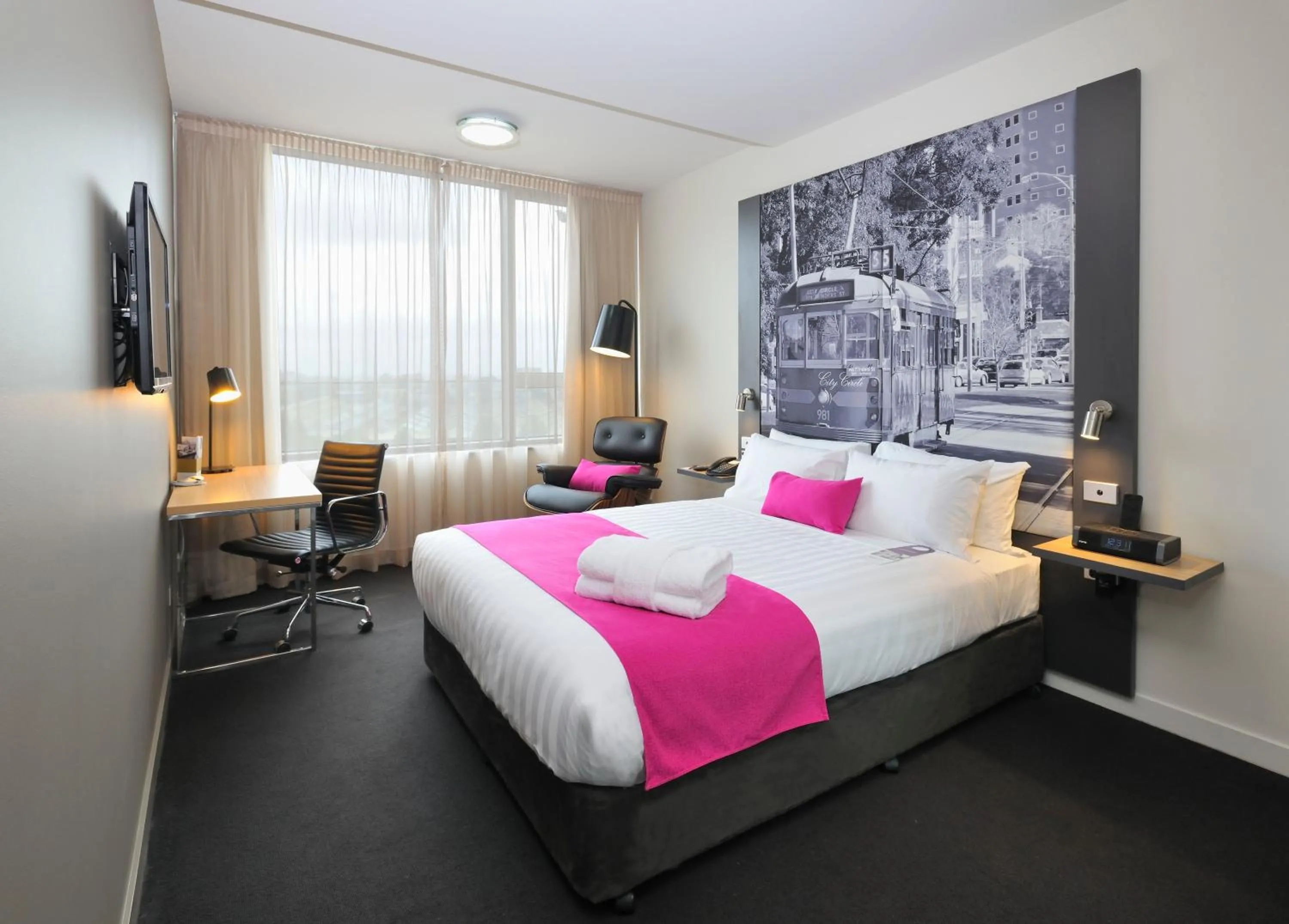 Photo of the whole room, Bed in Mercure Melbourne Therry Street