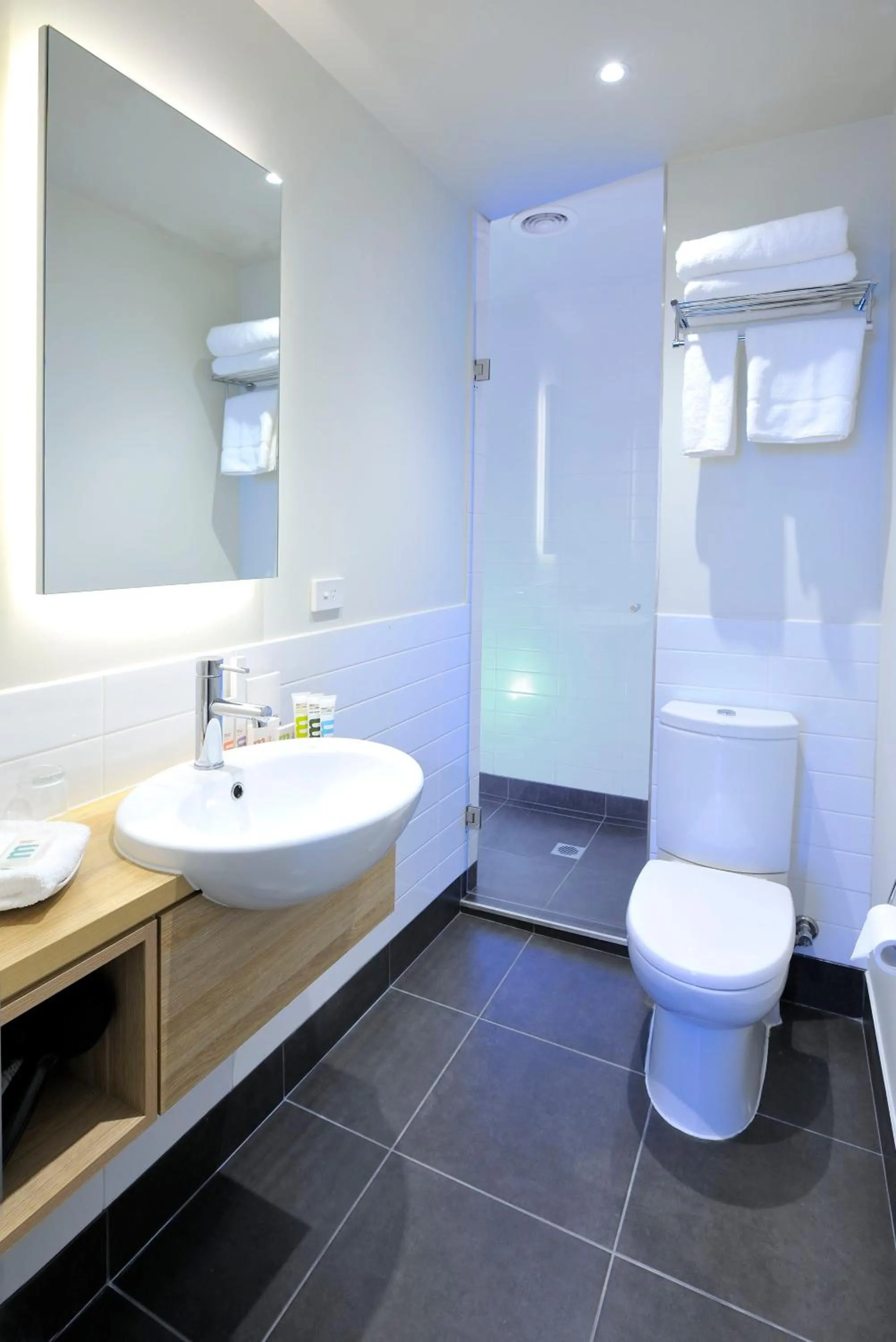 Bathroom in Mercure Melbourne Therry Street