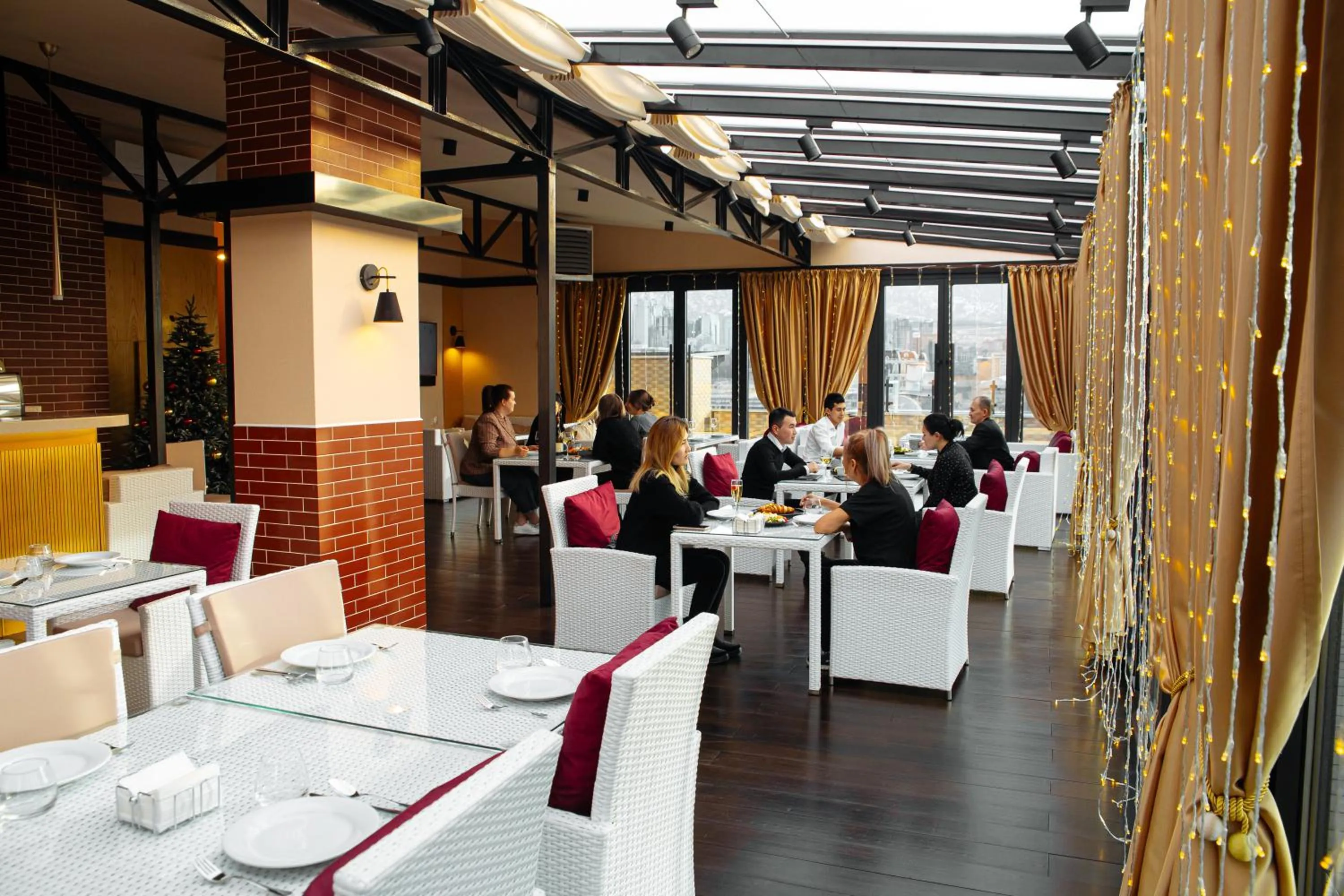 Restaurant/places to eat in Reikartz Sky Almaty